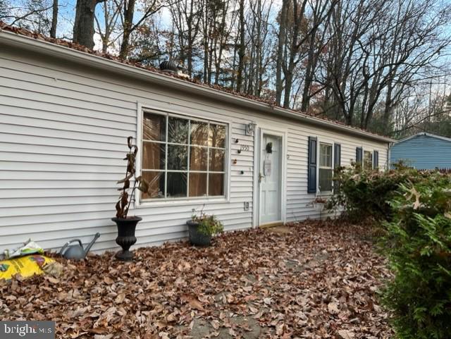 Calling all investors....This darling ranch home in Park Forest is currently leased through 7/31/2024 for $1,310/month. Tenant pays cable, internet, electric, oil (heat), water, sewer, trash, lawn, snow and leaf removal. Sold "AS-IS."