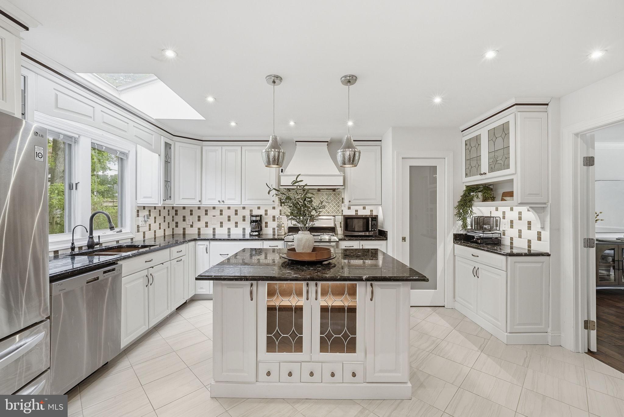 POTOMAC LAKES - Residential