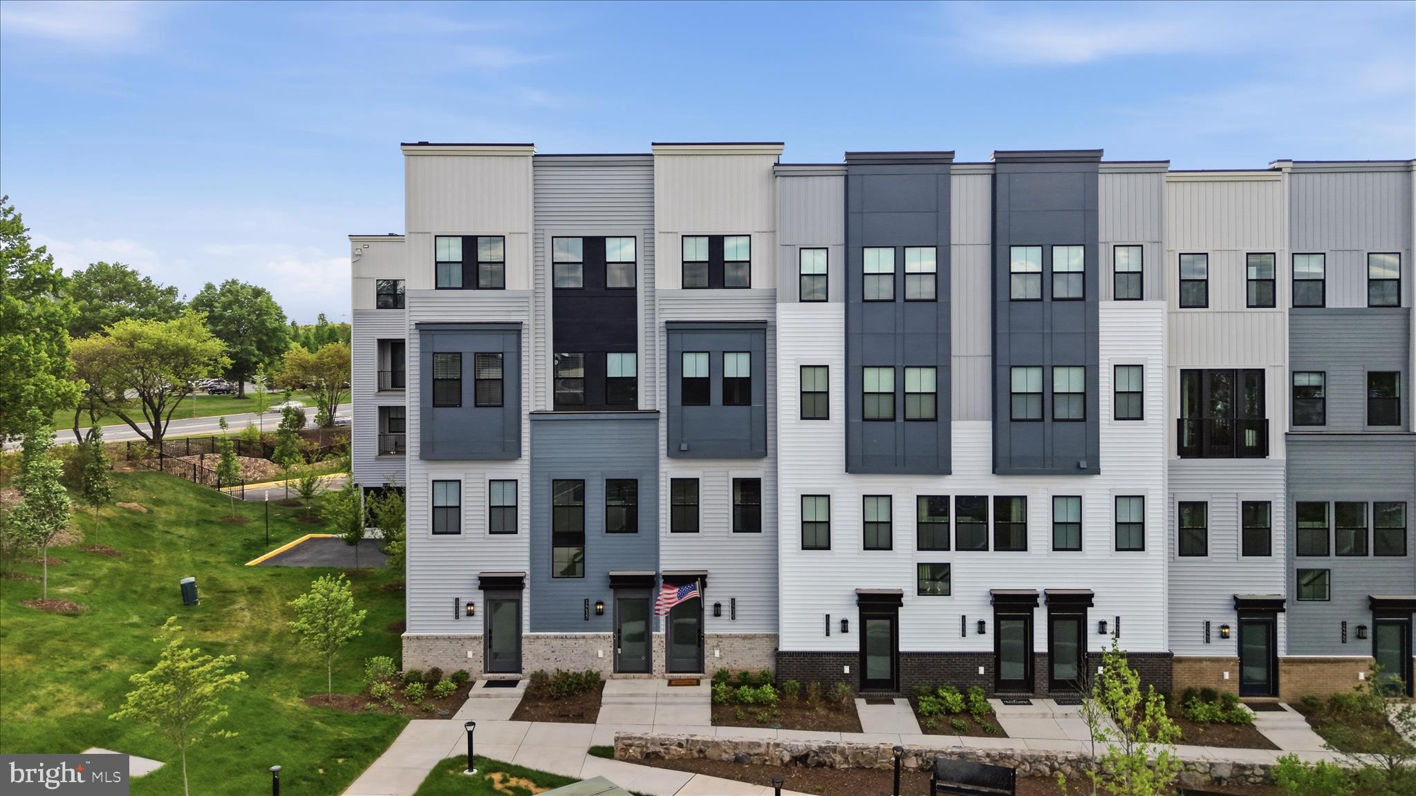 COMMONWEALTH PLACE AT WESTFIELDS - Residential