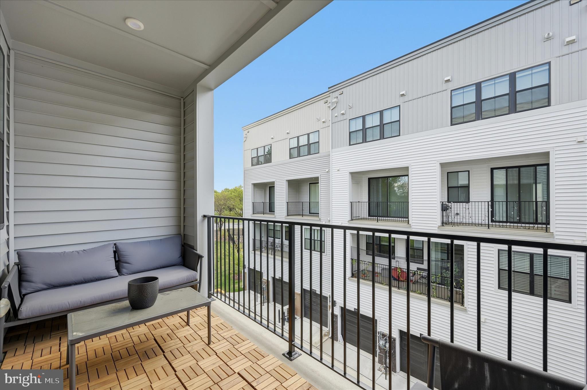 COMMONWEALTH PLACE AT WESTFIELDS - Residential