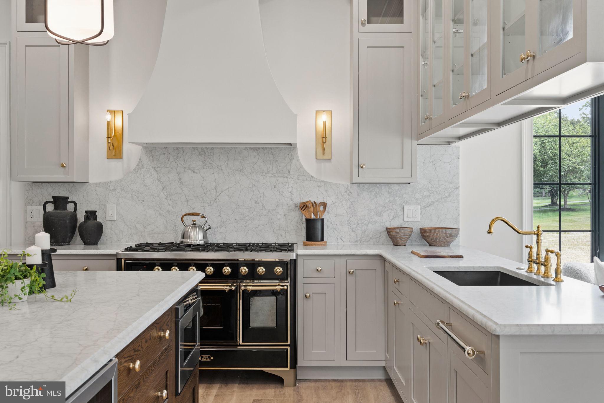 VALENTINE ESTS - Residential