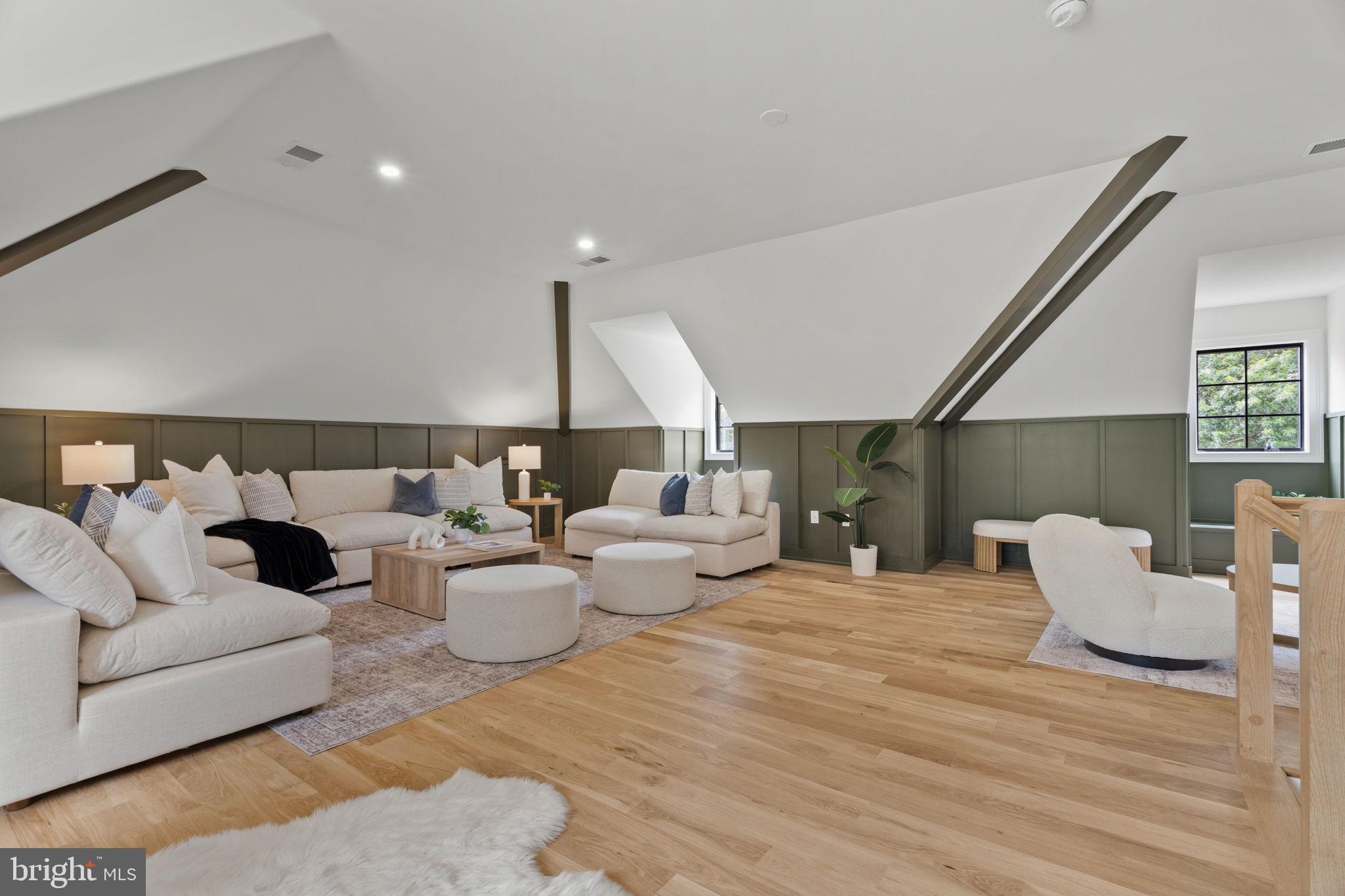 VALENTINE ESTS - Residential
