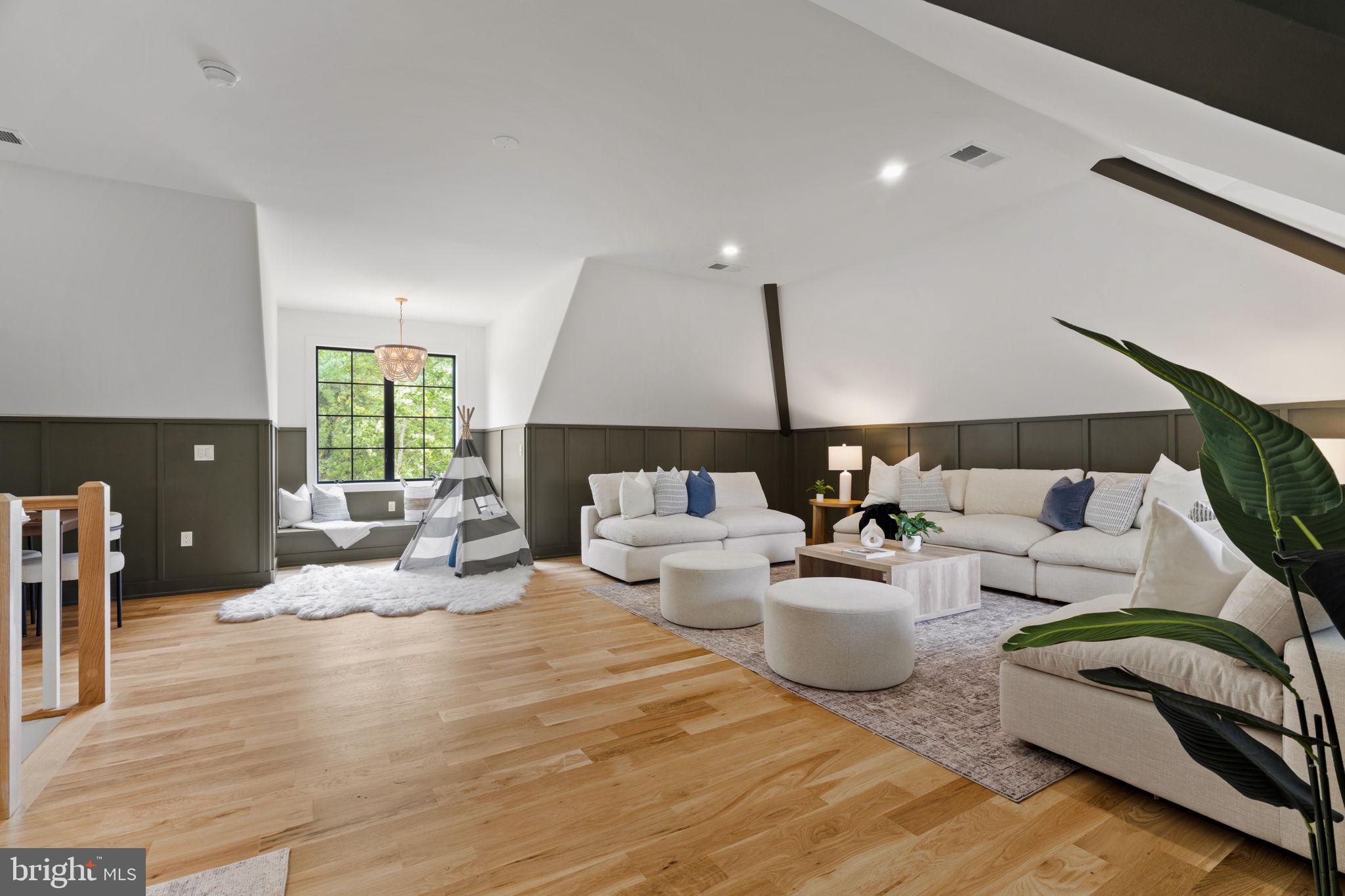 VALENTINE ESTS - Residential