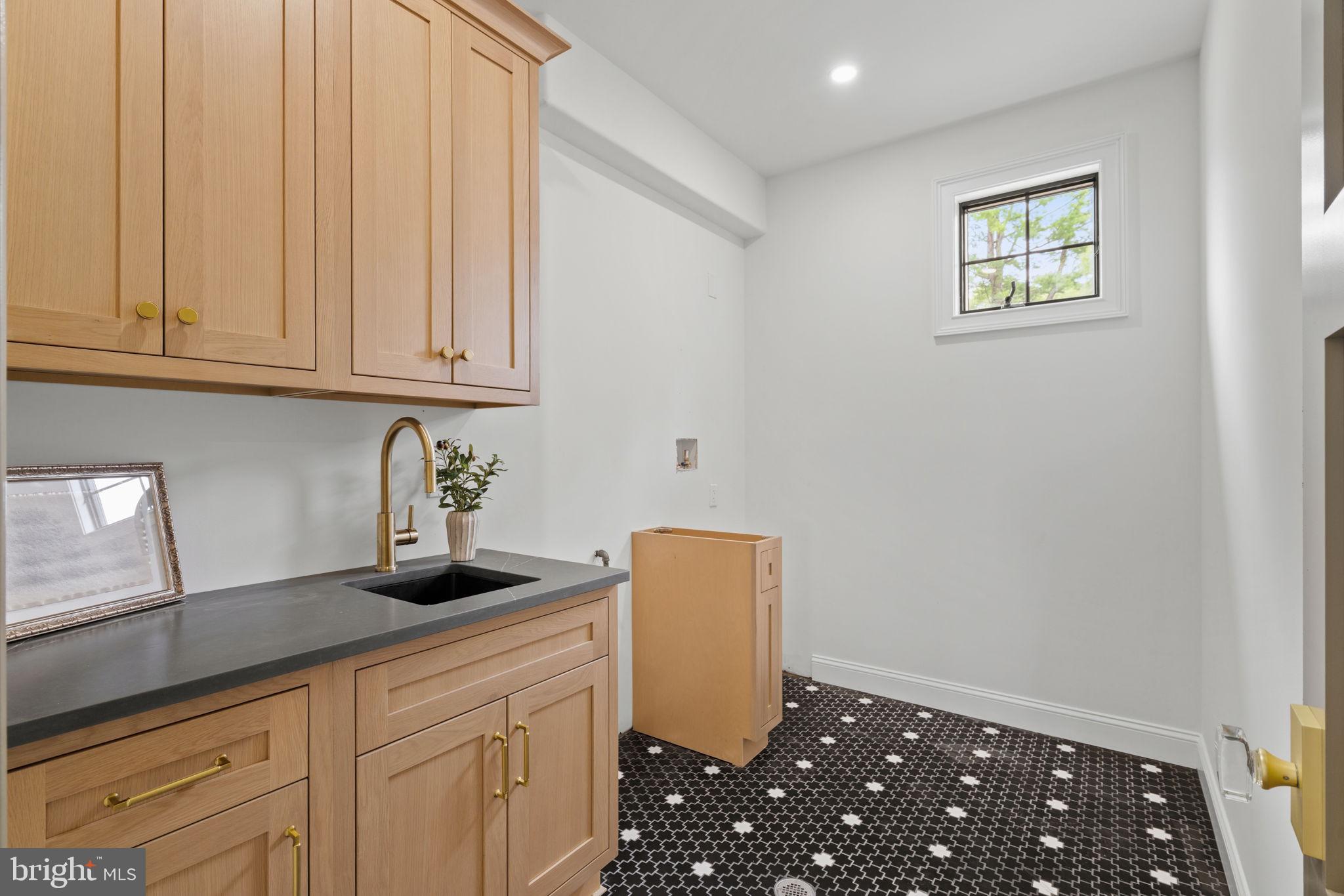 VALENTINE ESTS - Residential