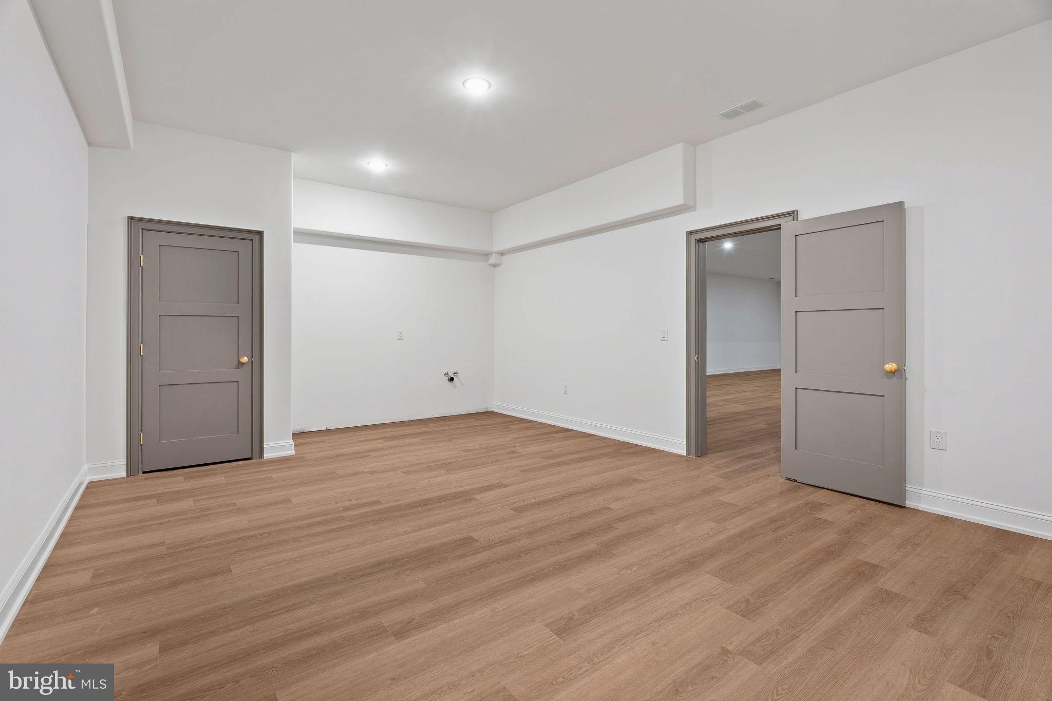 VALENTINE ESTS - Residential