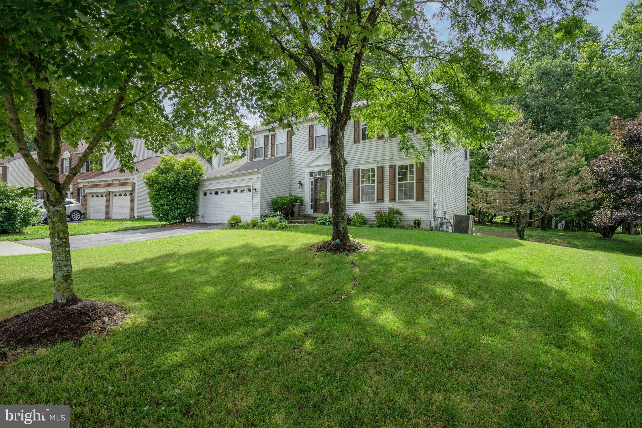 SPACIOUS AND INVITING BEST DESCRIBES THIS 4 BEDROOM, 2 1/2 BATH COLONIAL.  FEATURES INCLUDE HARDWOOD FLOORS, GRANITE COUNTERS, FIREPLACE, MASTER BATH WITH SOAKING TUB, DOUBLE SINKS, 2 TIER MAINTENANCE FREE DECK.  DON'T MISS THIS ONE!