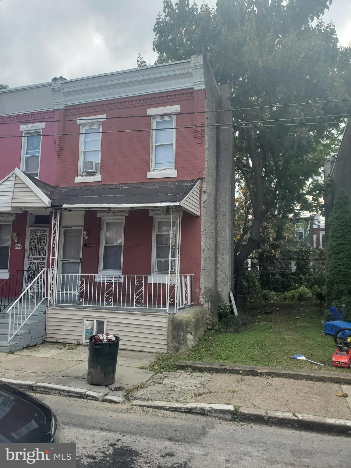 Cash or hard money financing only! Property is Squatter occupied, so no access is possible.  Sold "AS IS", buyer is responsible for U&O.