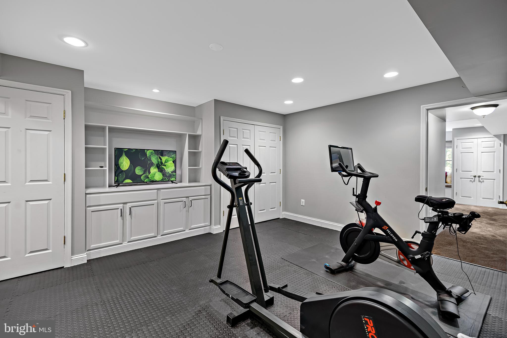 PALATINE OAKS - Residential