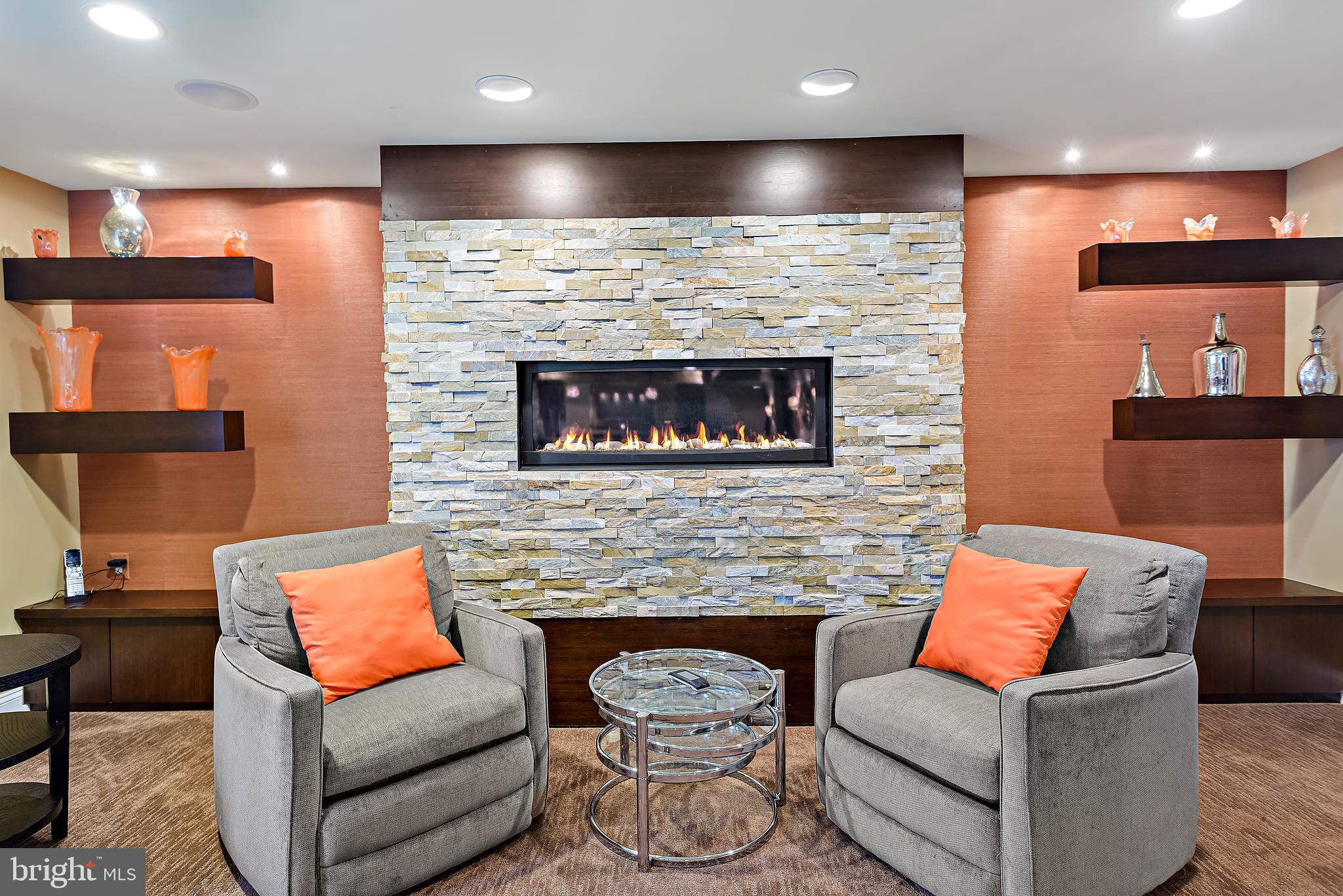 PALATINE OAKS - Residential