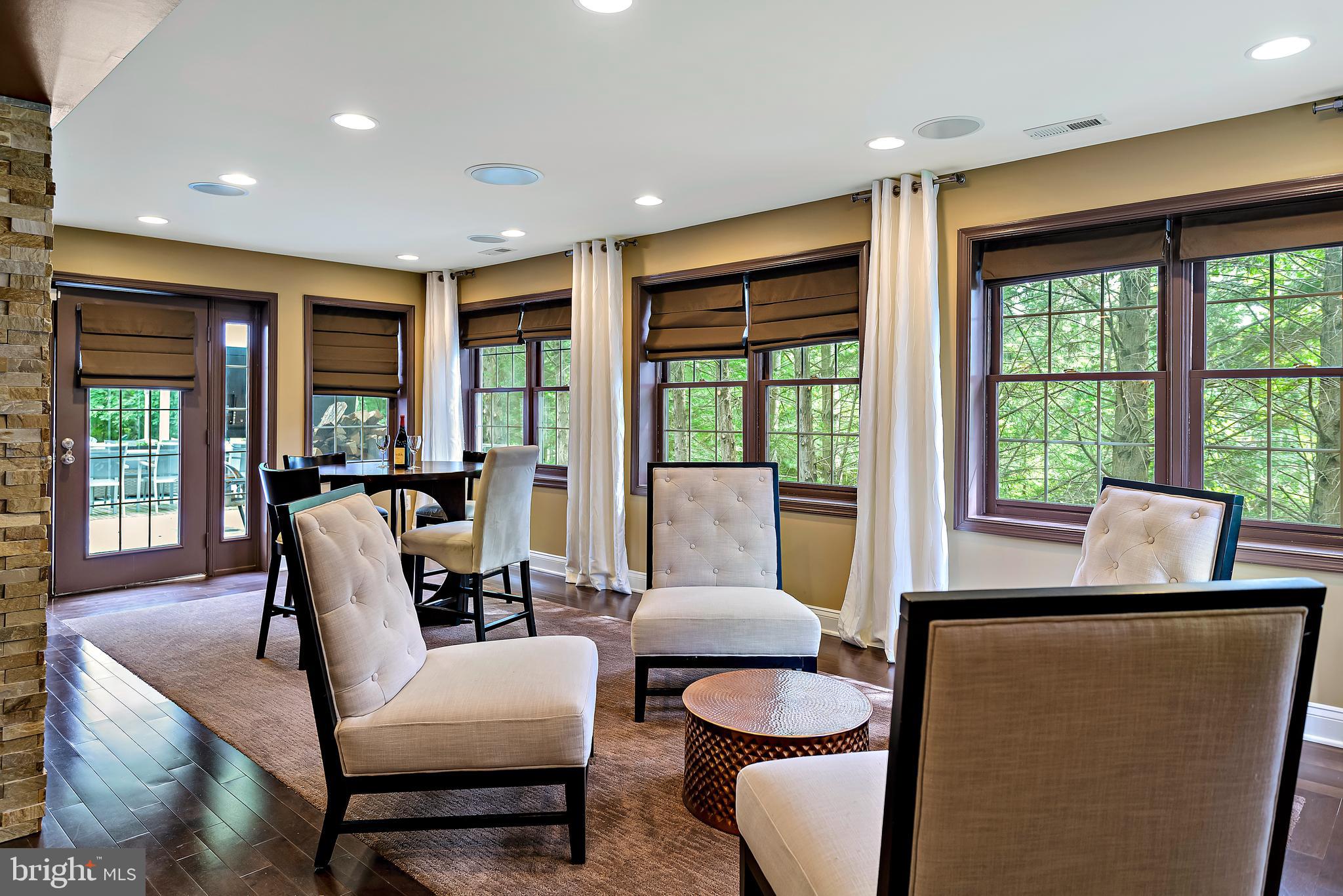 PALATINE OAKS - Residential