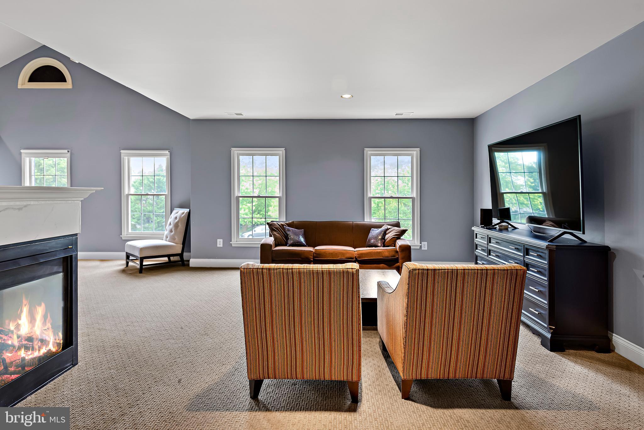 PALATINE OAKS - Residential