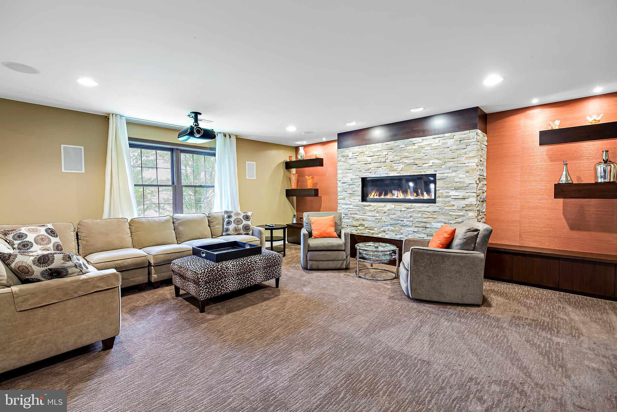 PALATINE OAKS - Residential