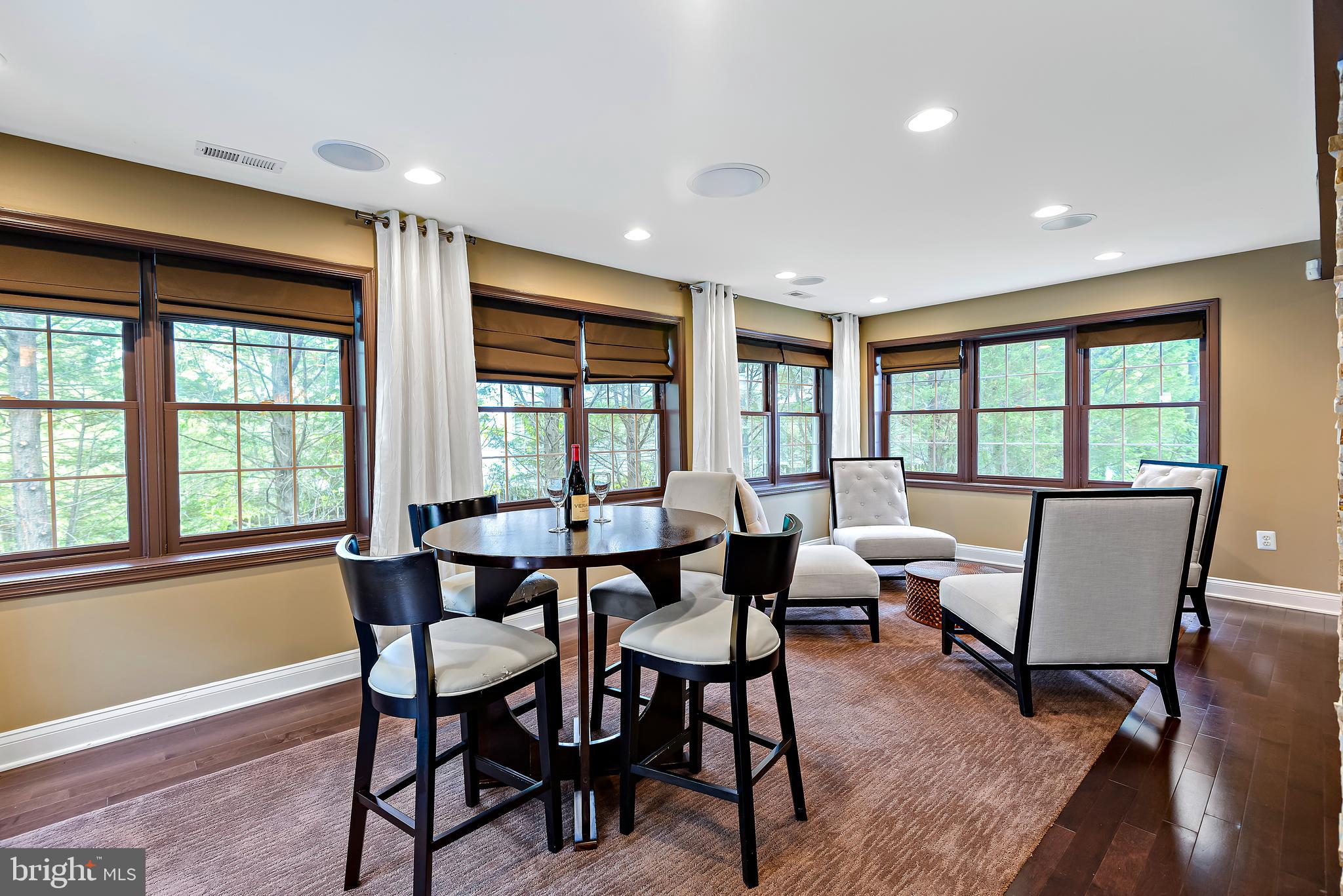 PALATINE OAKS - Residential