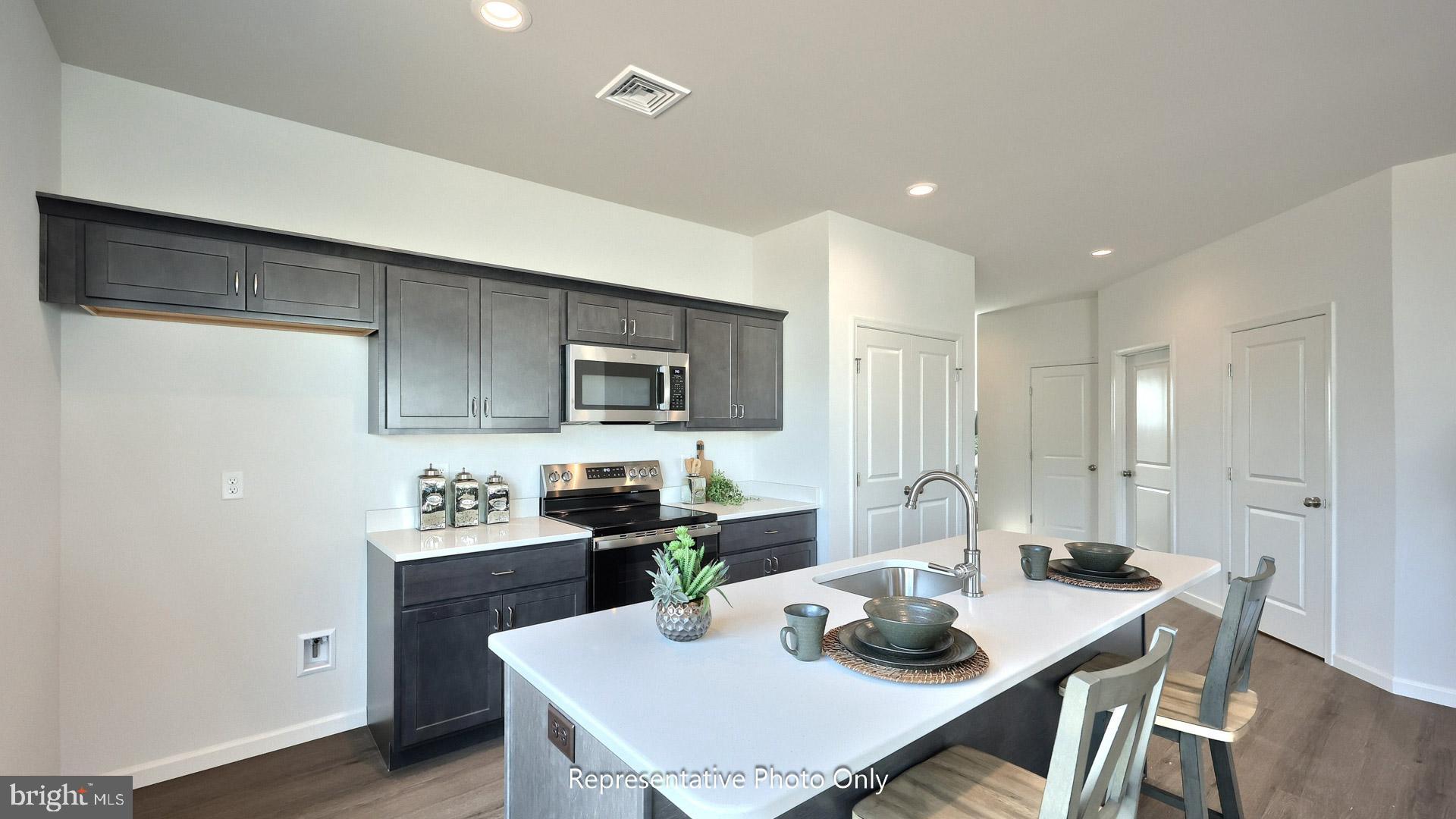 PARADISE VILLAGE - Residential
