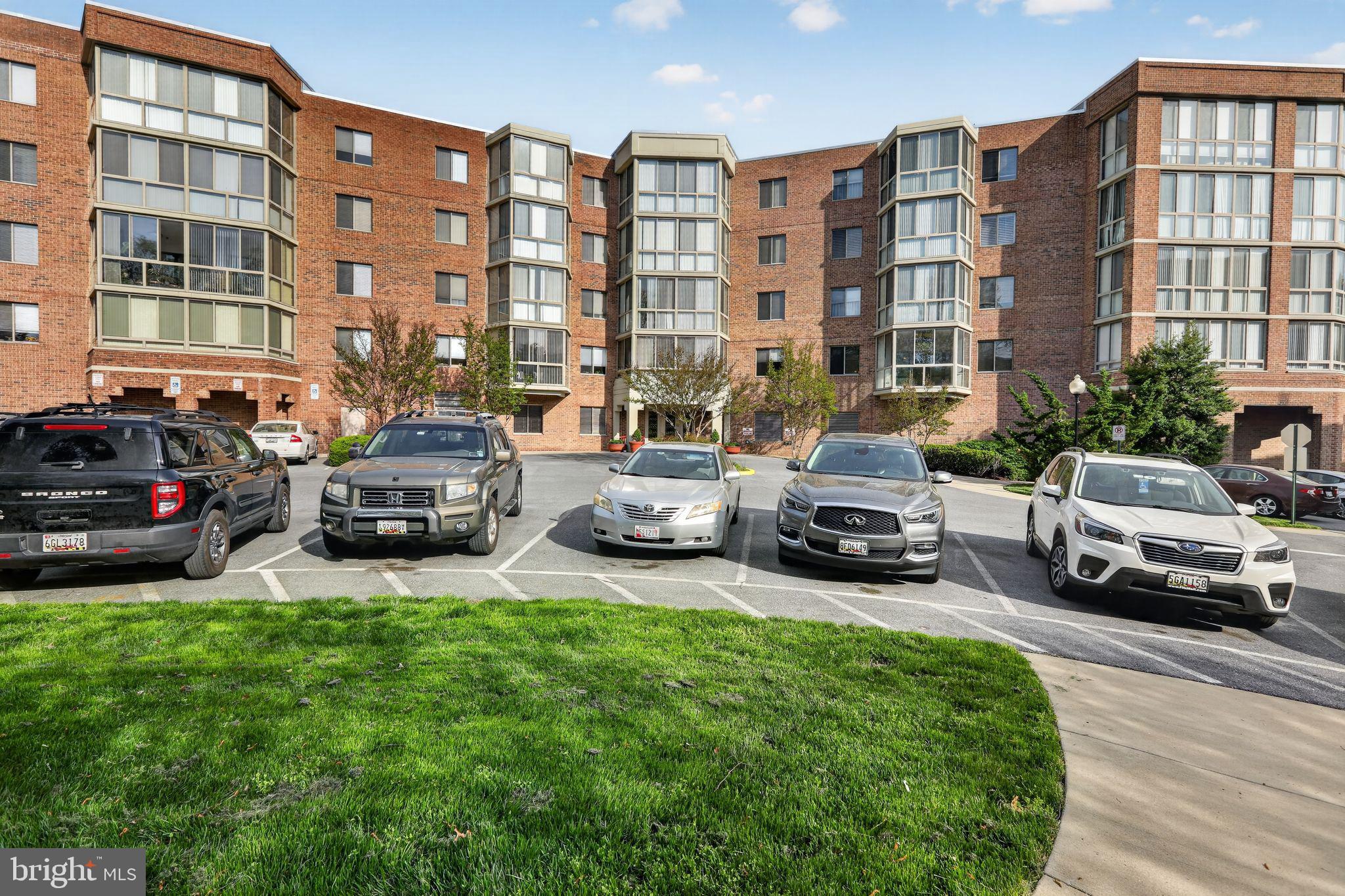 TURNBERRY COURTS AT LEIS - Residential