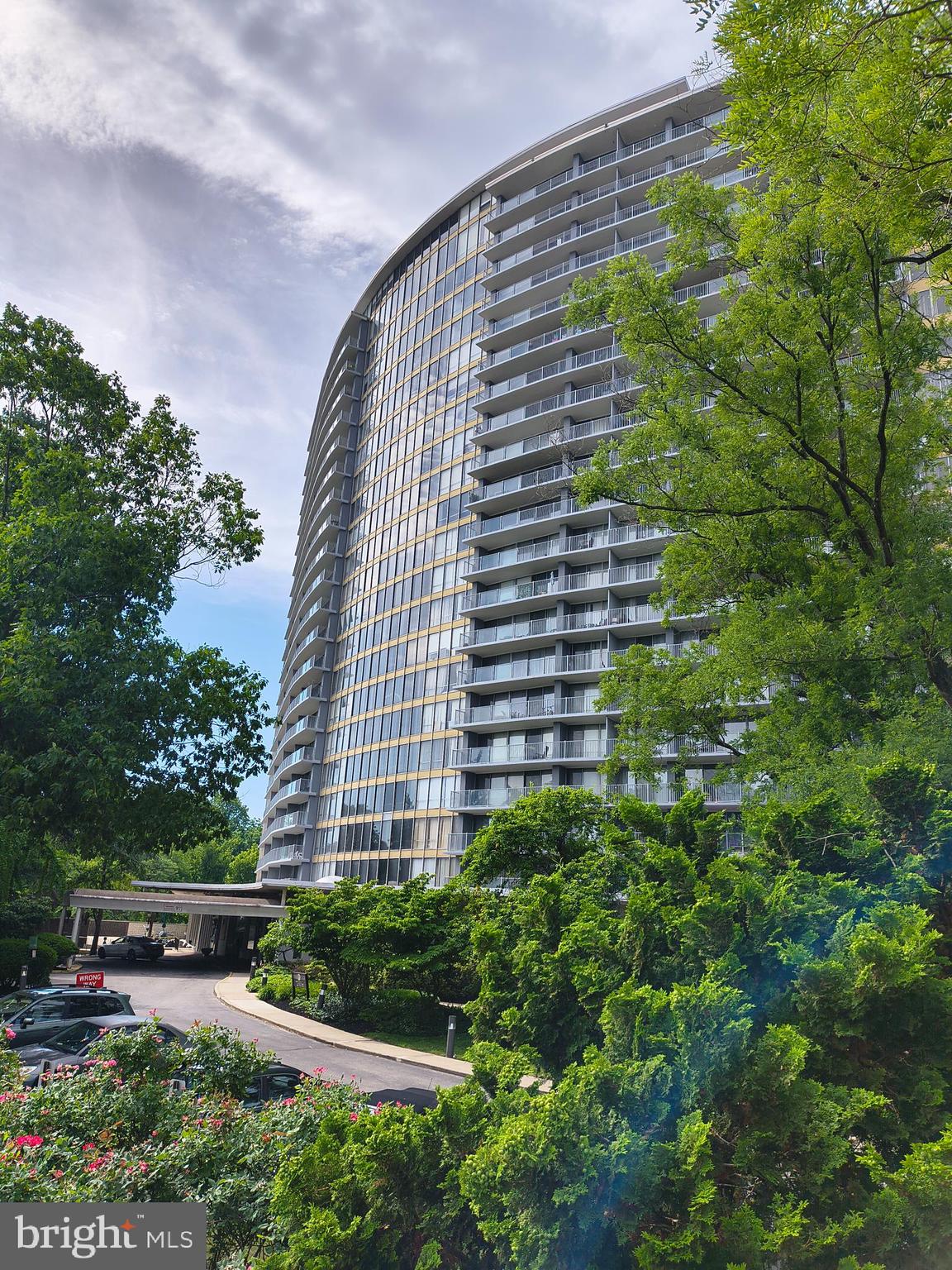Beautiful views of Park and City. Priced low to allow budget for personal improvements. Spacious bright condo with balcony spanning the length. Full service building with doorman, fitness center, indoor and outdoor swimming pools, off street parking. Condo fee includes all utilities.