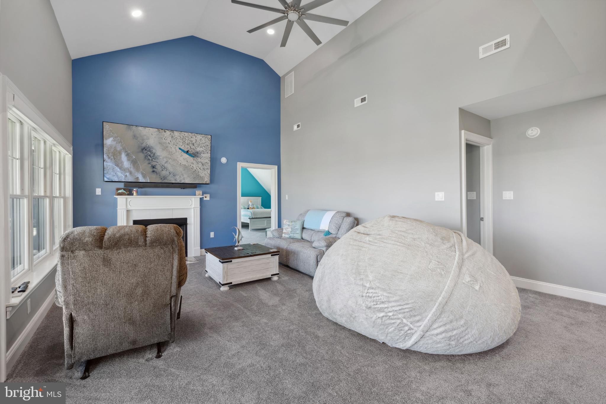 BAY COLONY - Residential