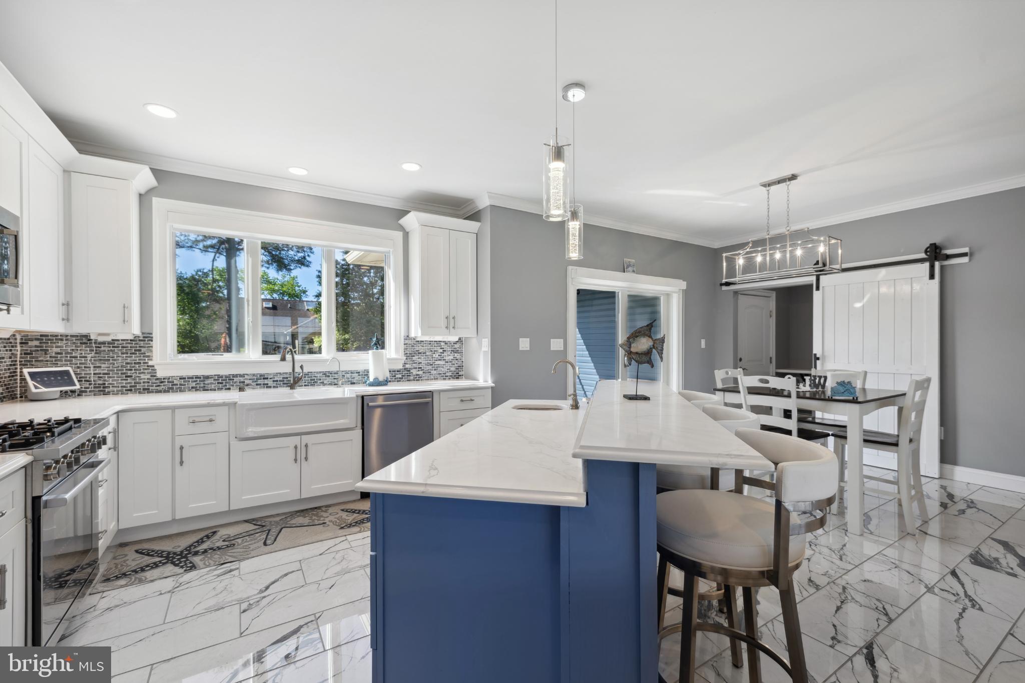 BAY COLONY - Residential