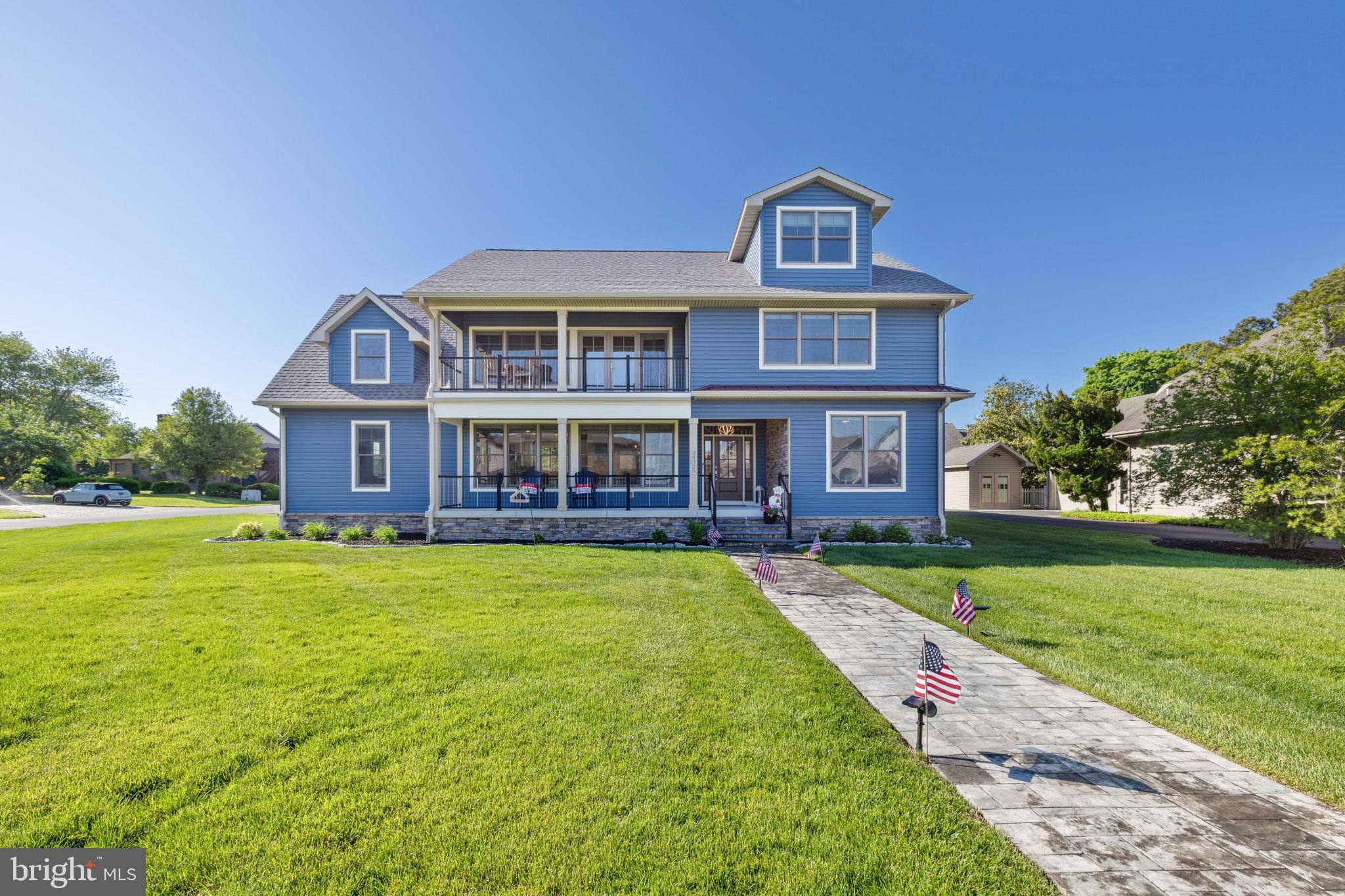 BAY COLONY - Residential