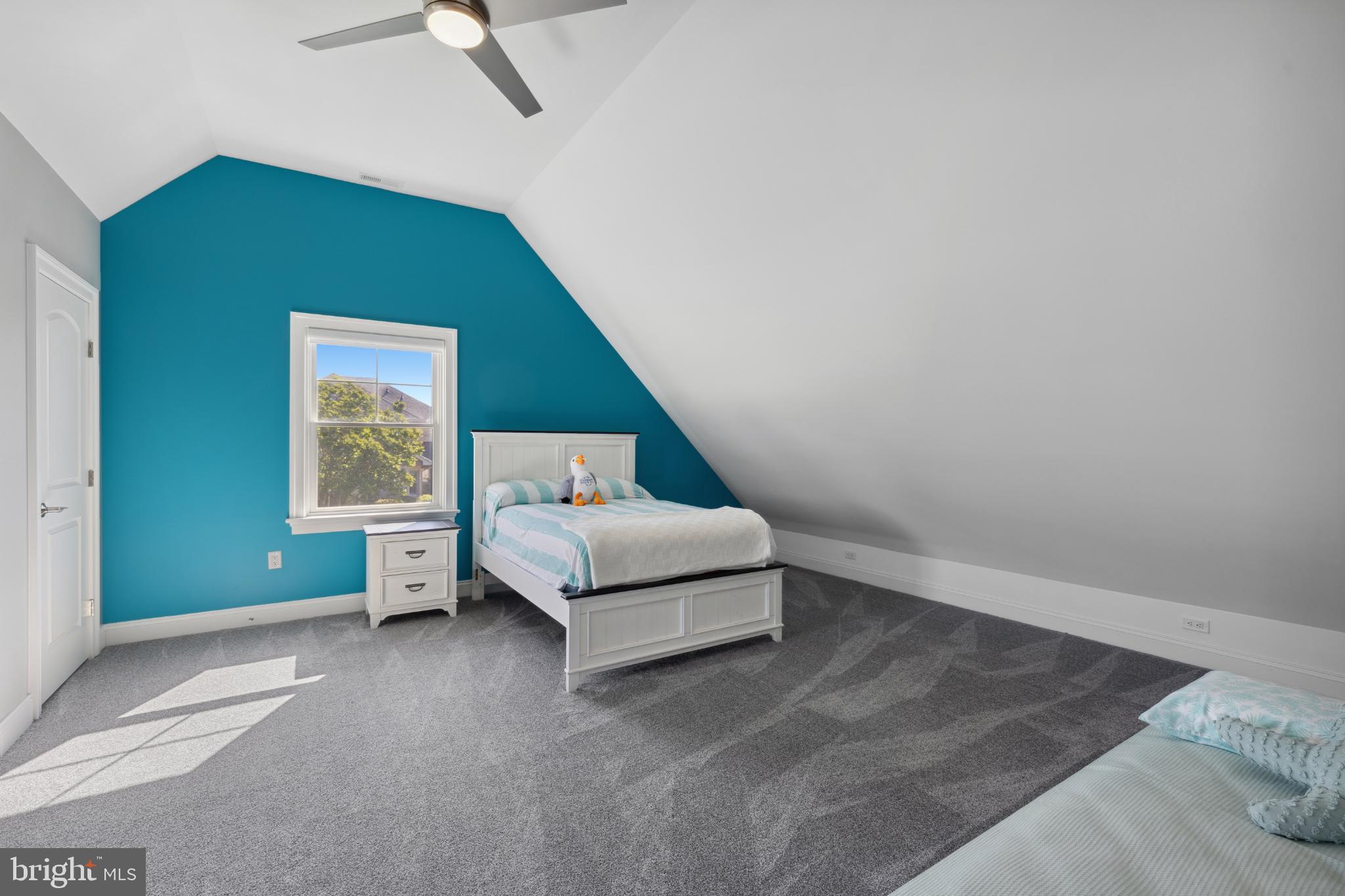 BAY COLONY - Residential