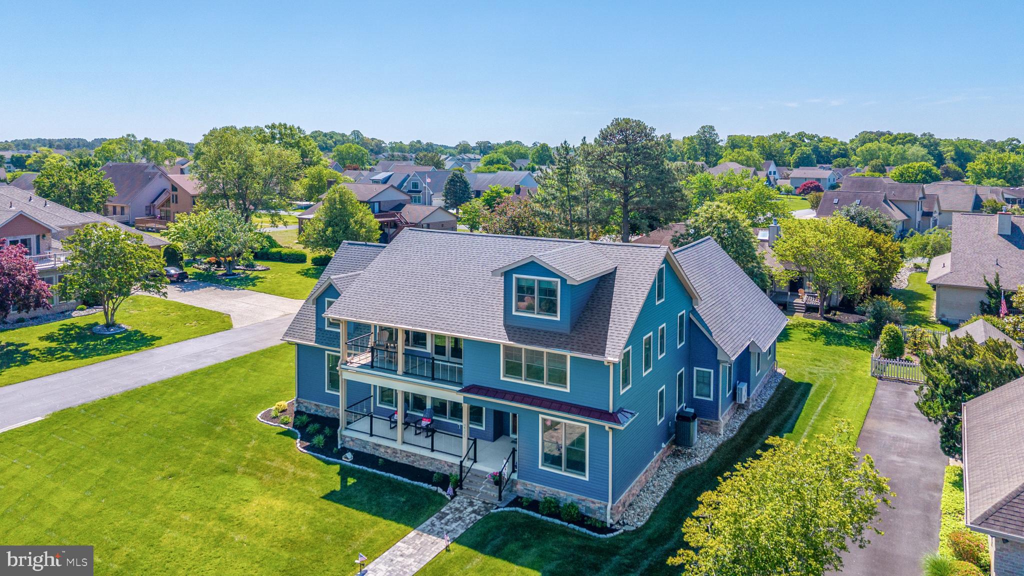 BAY COLONY - Residential