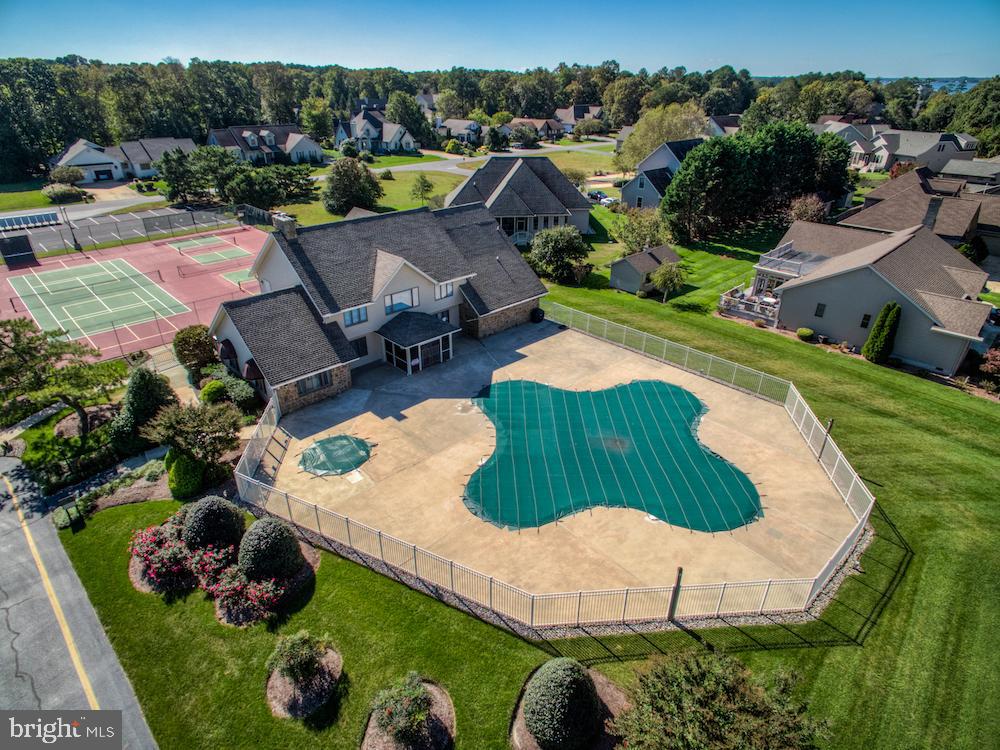 BAY COLONY - Residential
