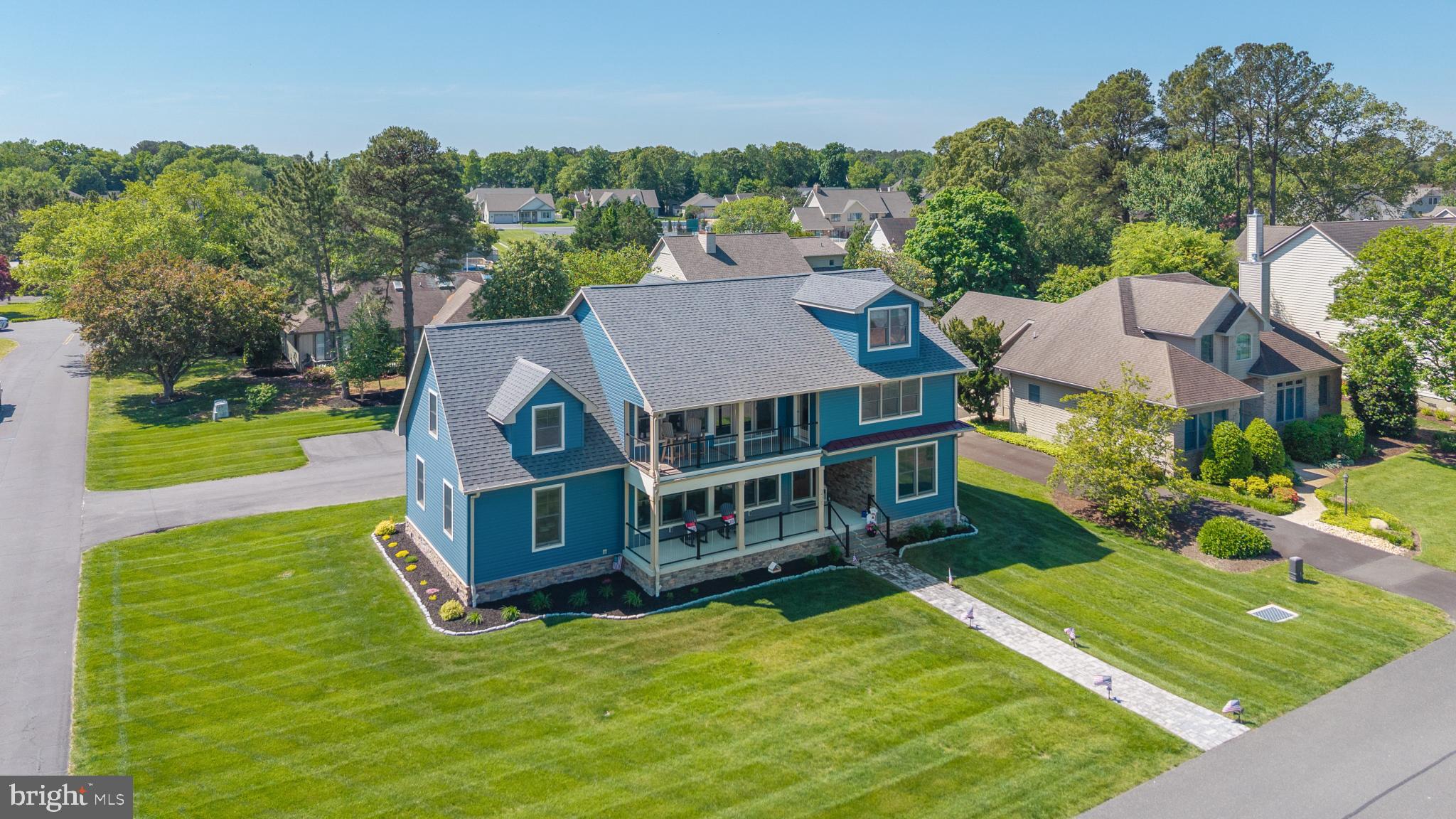 BAY COLONY - Residential