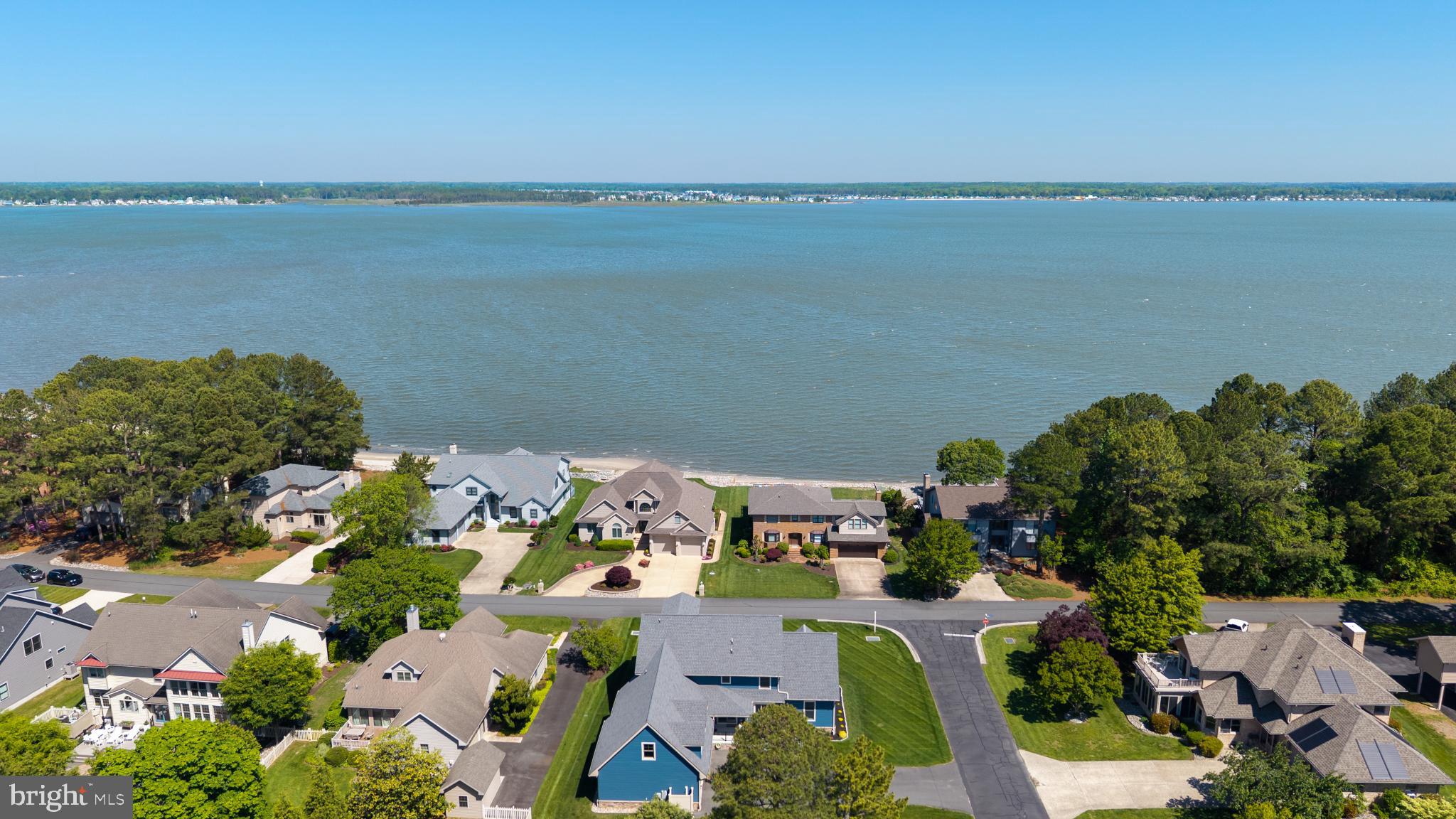 BAY COLONY - Residential