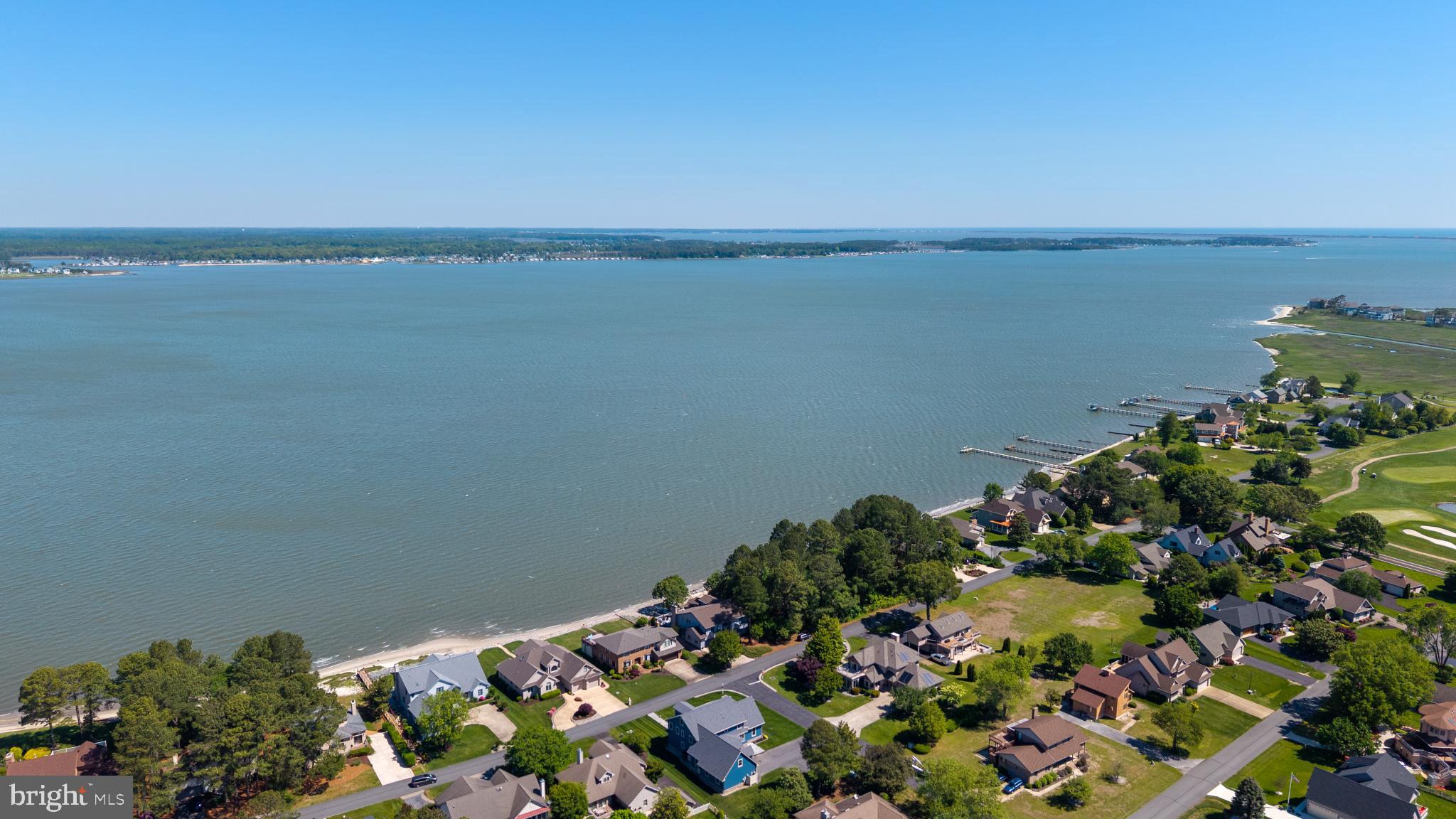 BAY COLONY - Residential