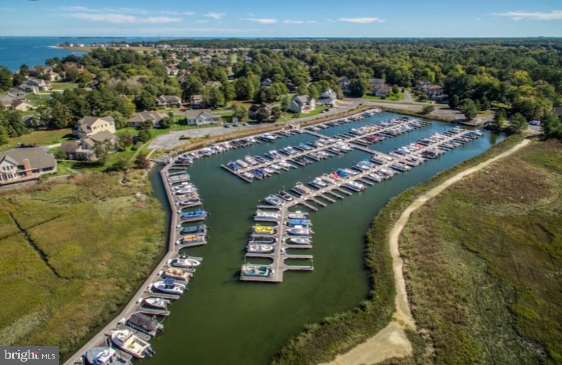 BAY COLONY - Residential