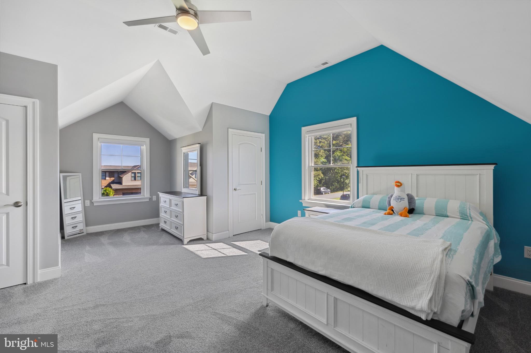 BAY COLONY - Residential