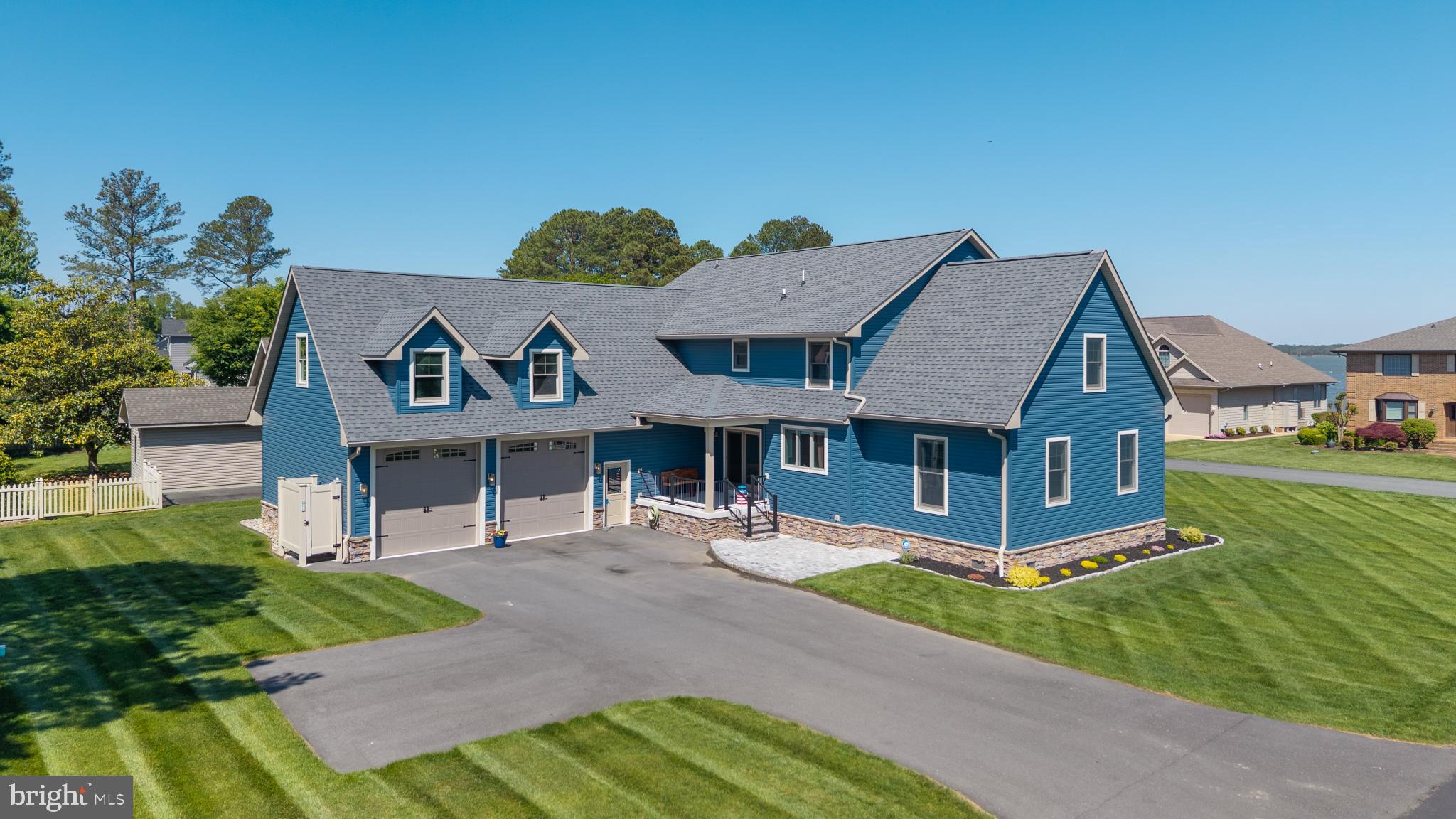 BAY COLONY - Residential