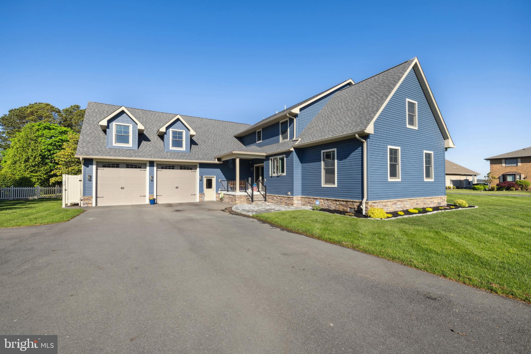 BAY COLONY - Residential