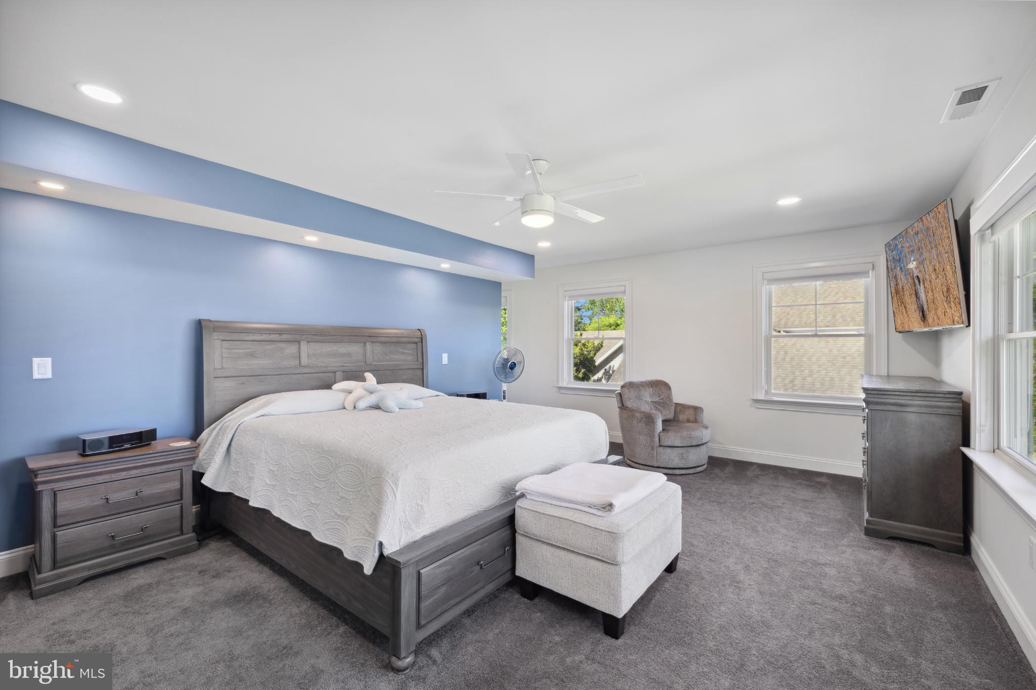 BAY COLONY - Residential