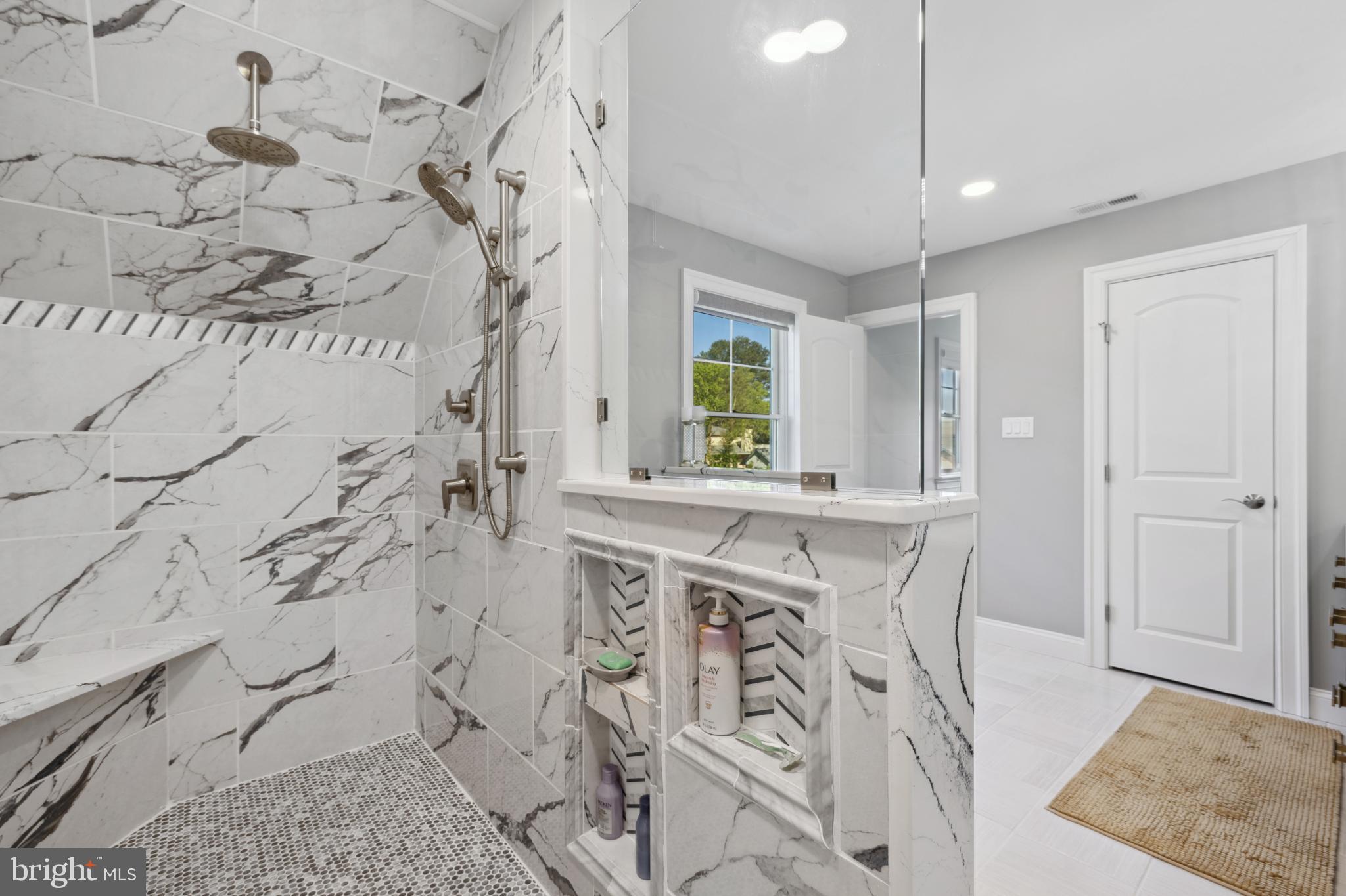 BAY COLONY - Residential