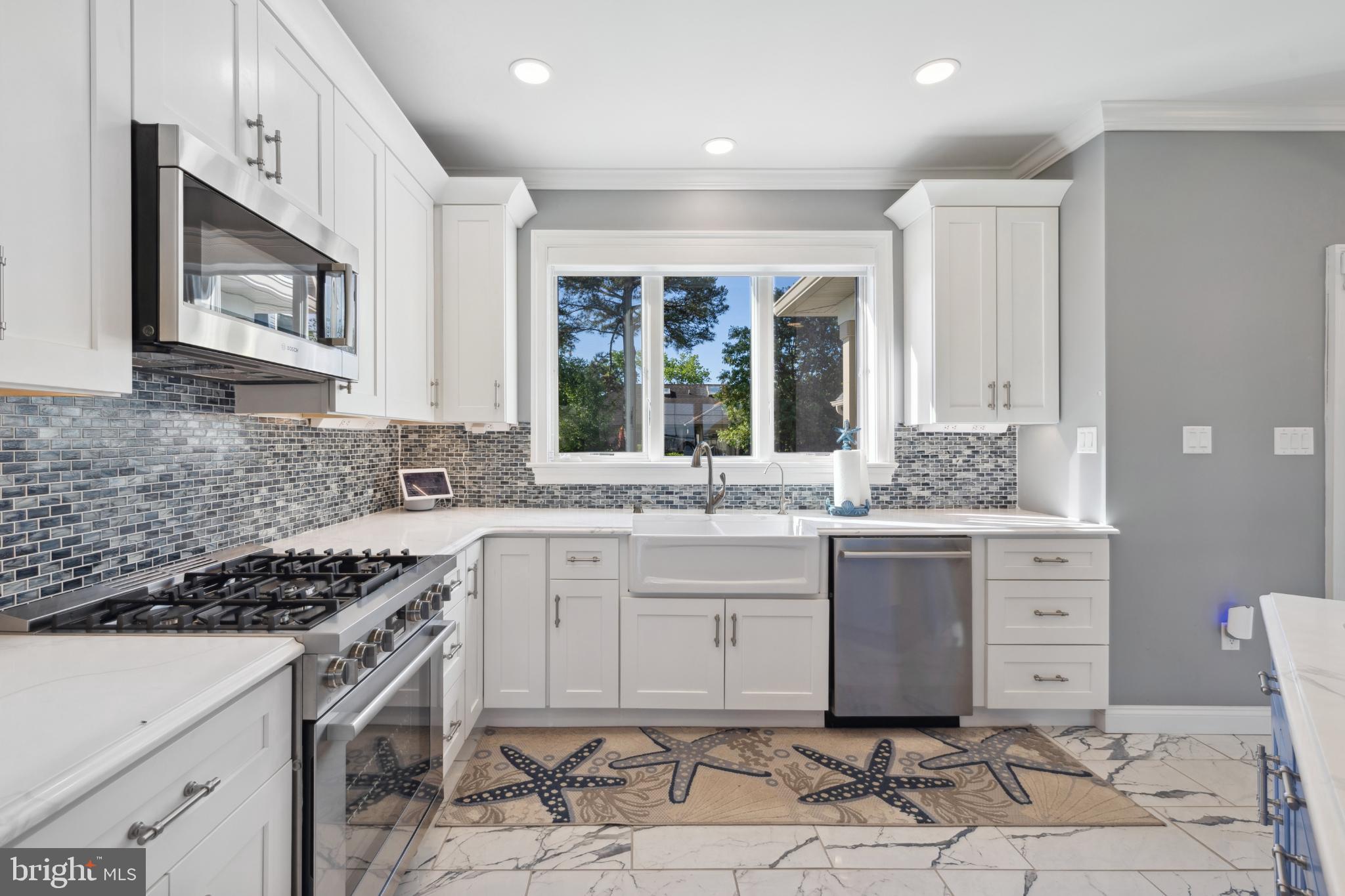 BAY COLONY - Residential