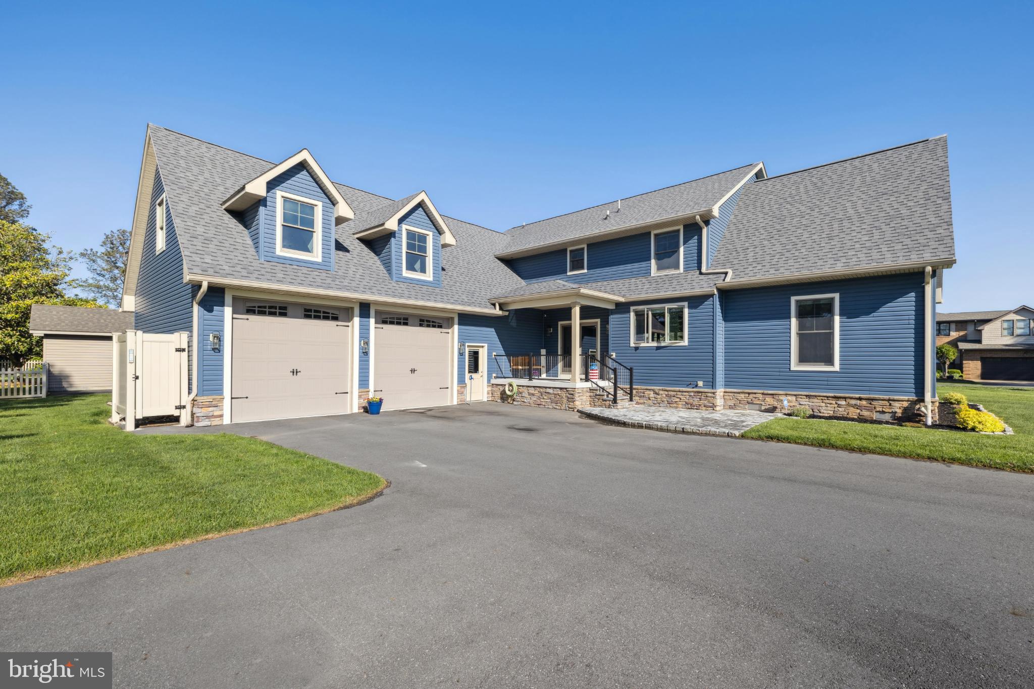 BAY COLONY - Residential