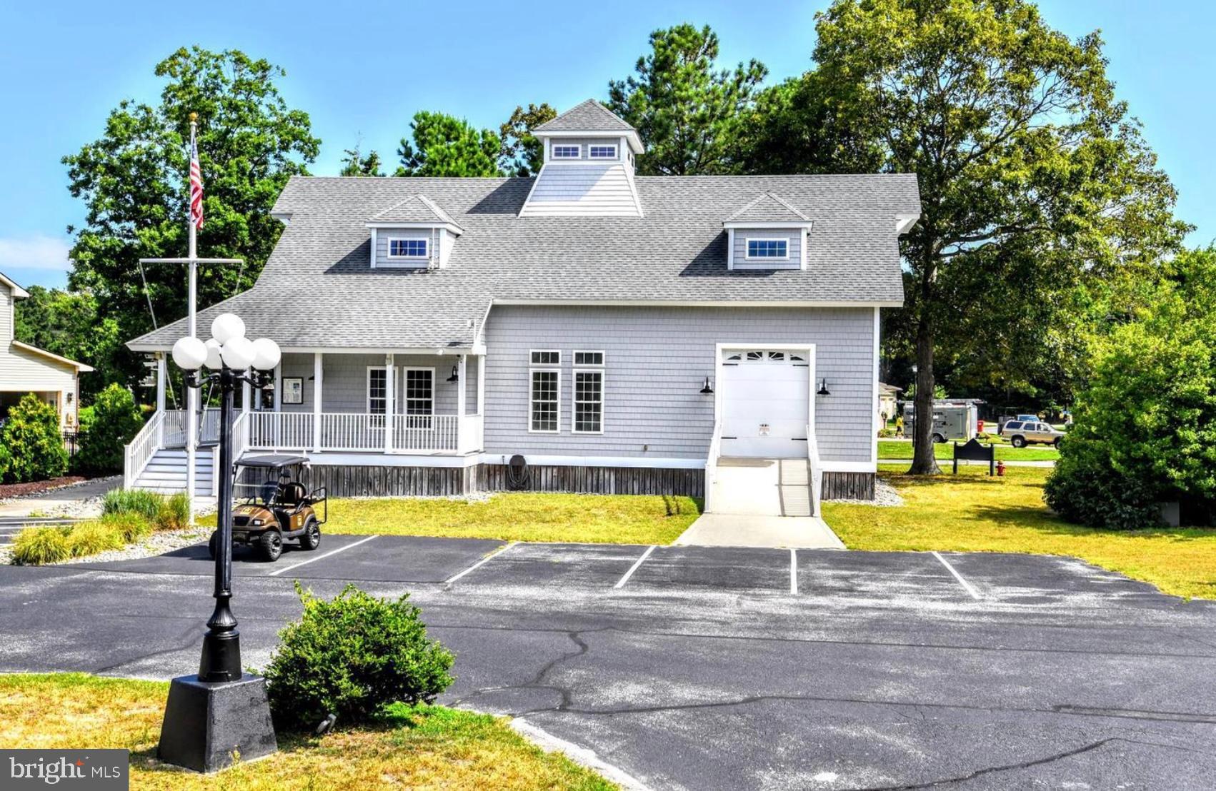 BAY COLONY - Residential