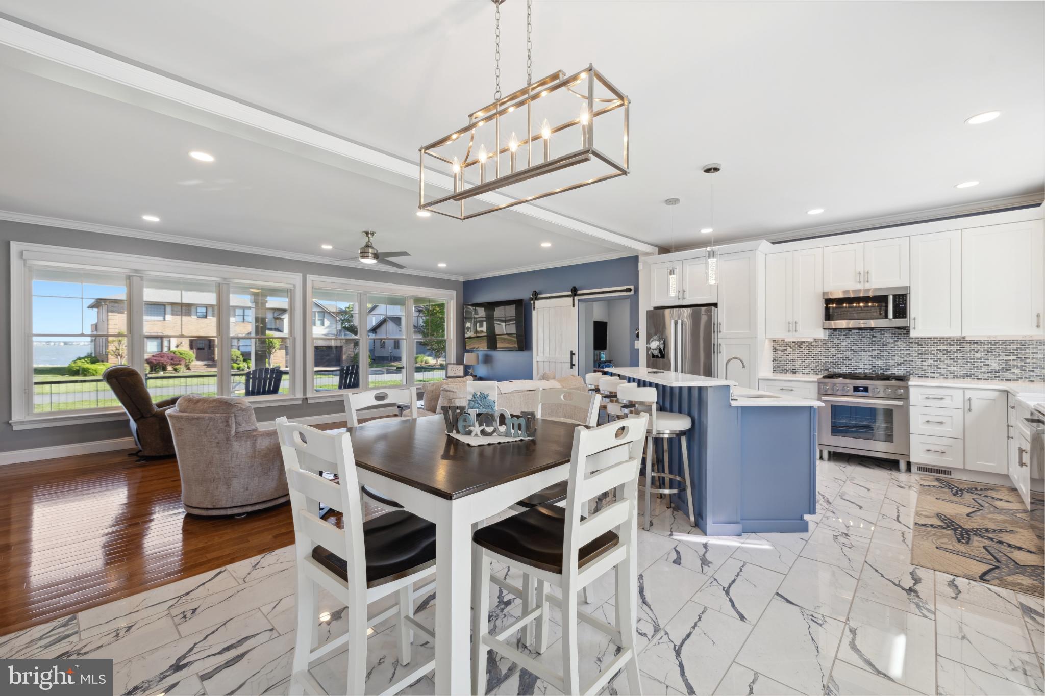 BAY COLONY - Residential