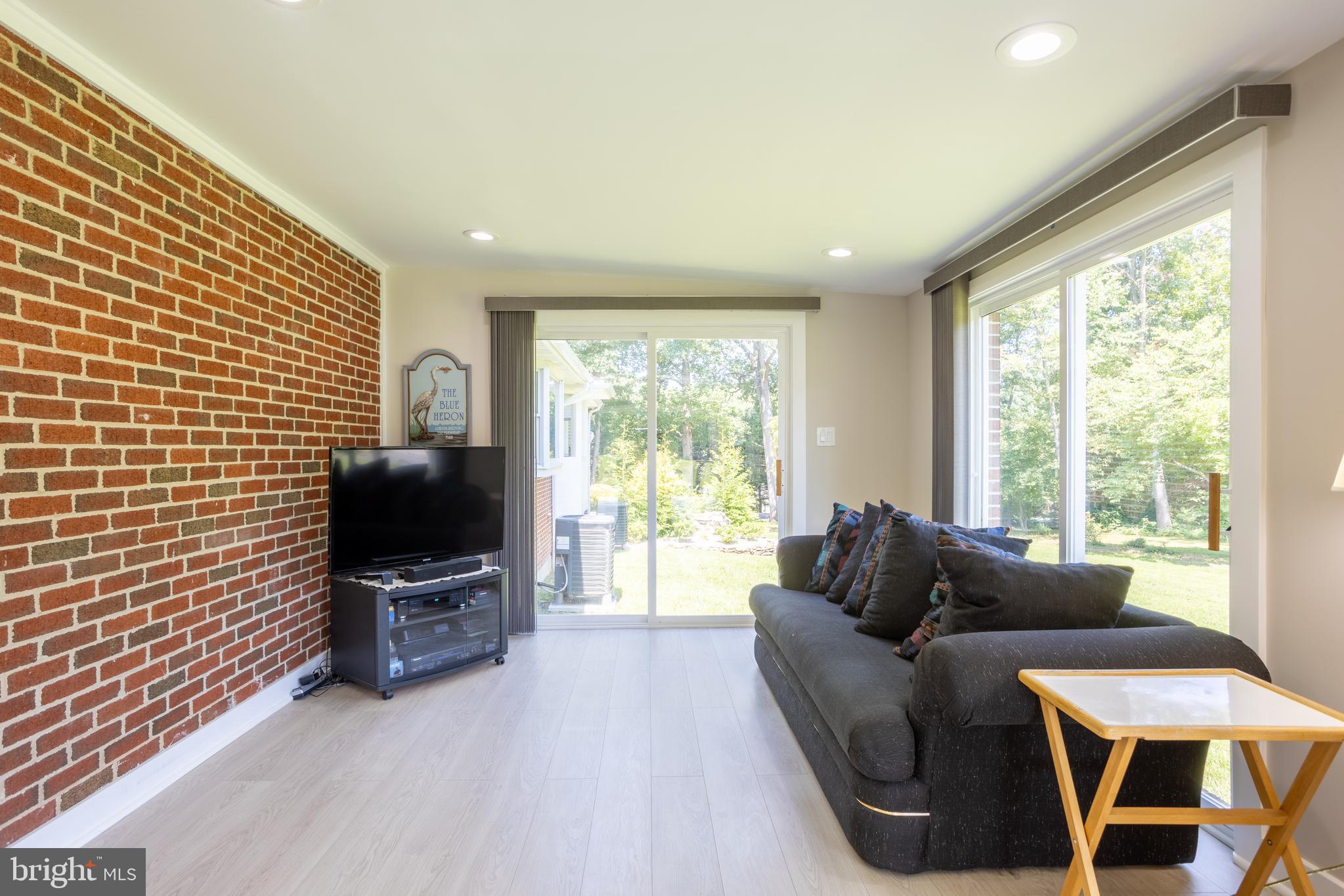 LONG GREEN MANOR - Residential