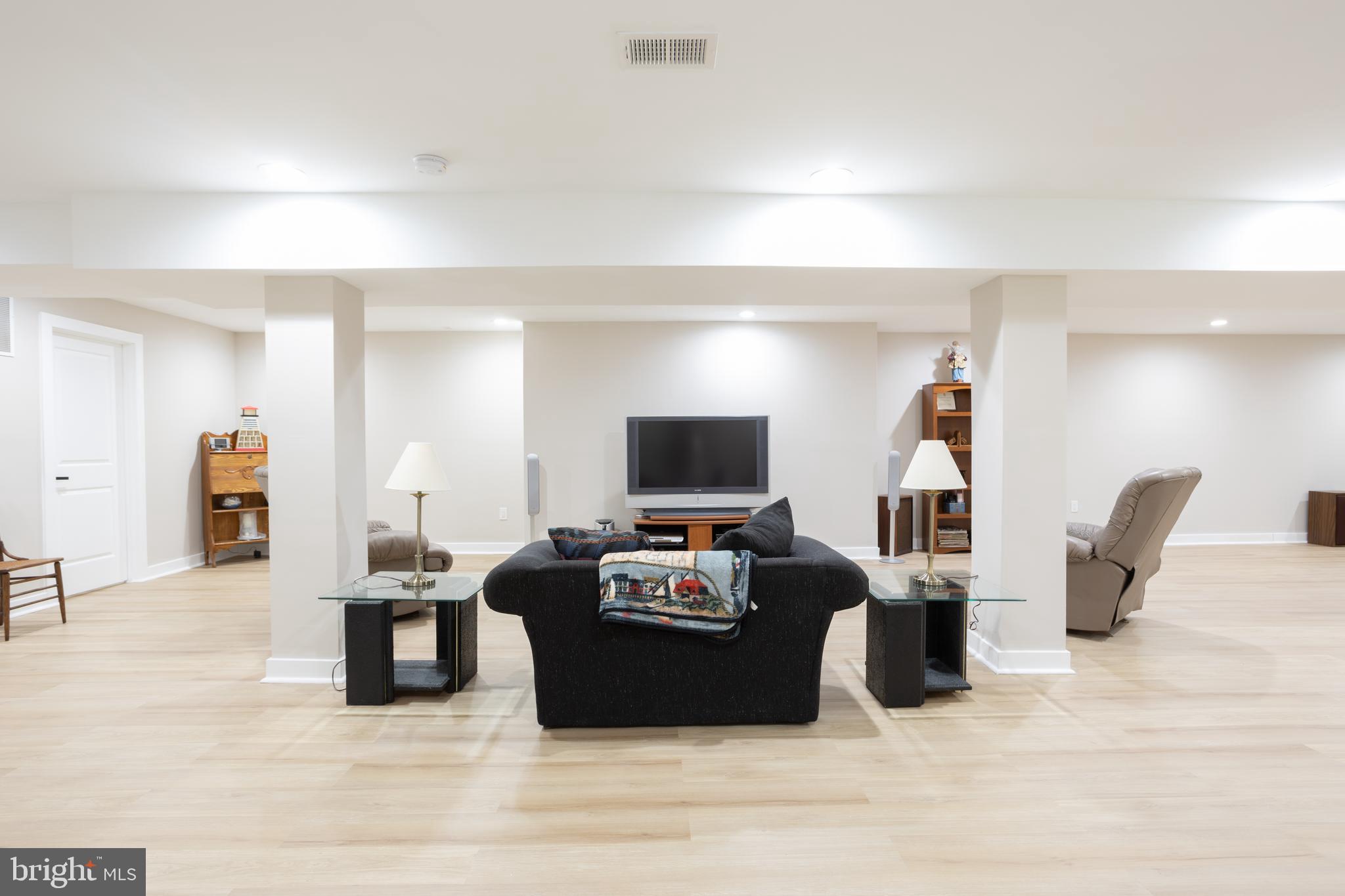 LONG GREEN MANOR - Residential