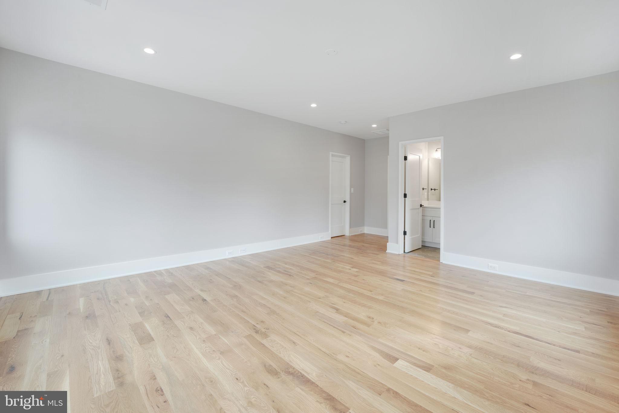COUNTRY CLUB - Residential
