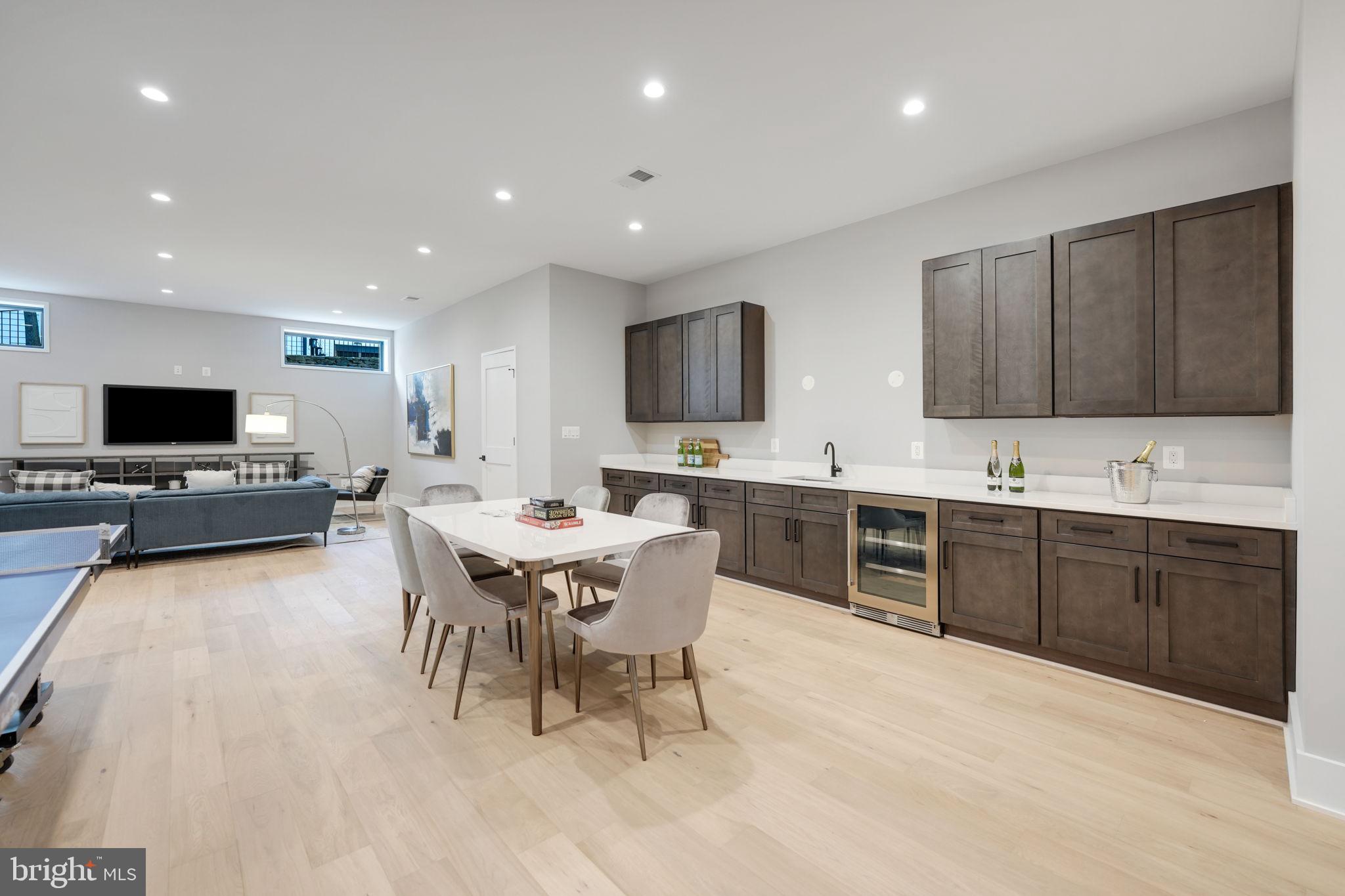 COUNTRY CLUB - Residential