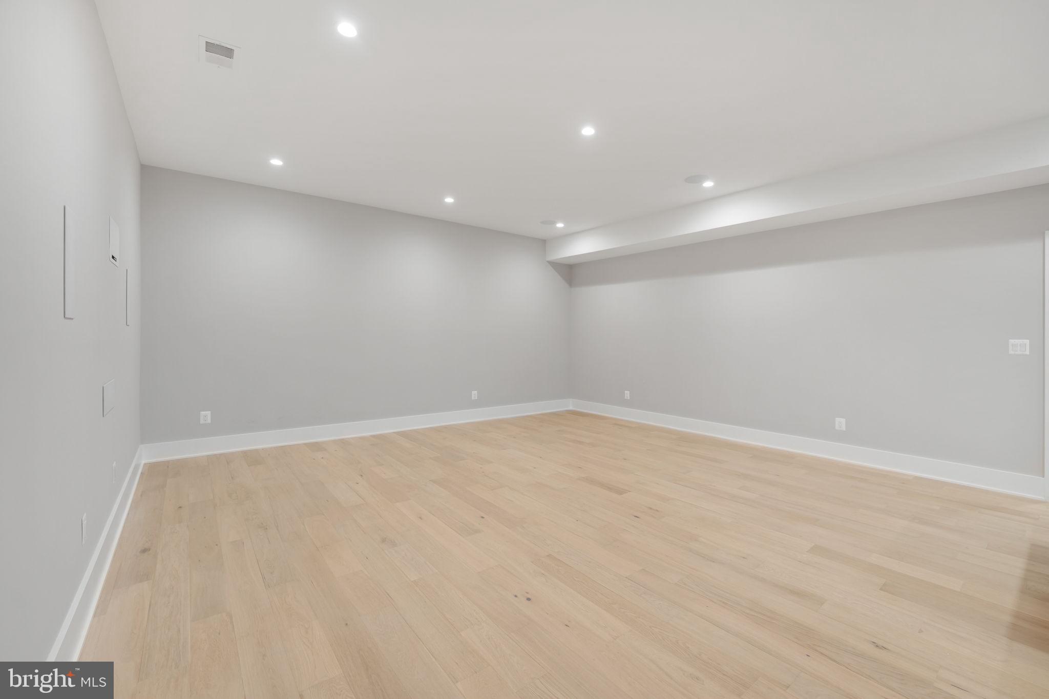 COUNTRY CLUB - Residential