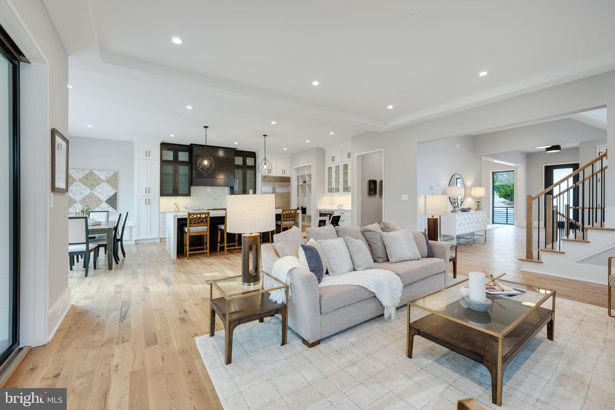 COUNTRY CLUB - Residential