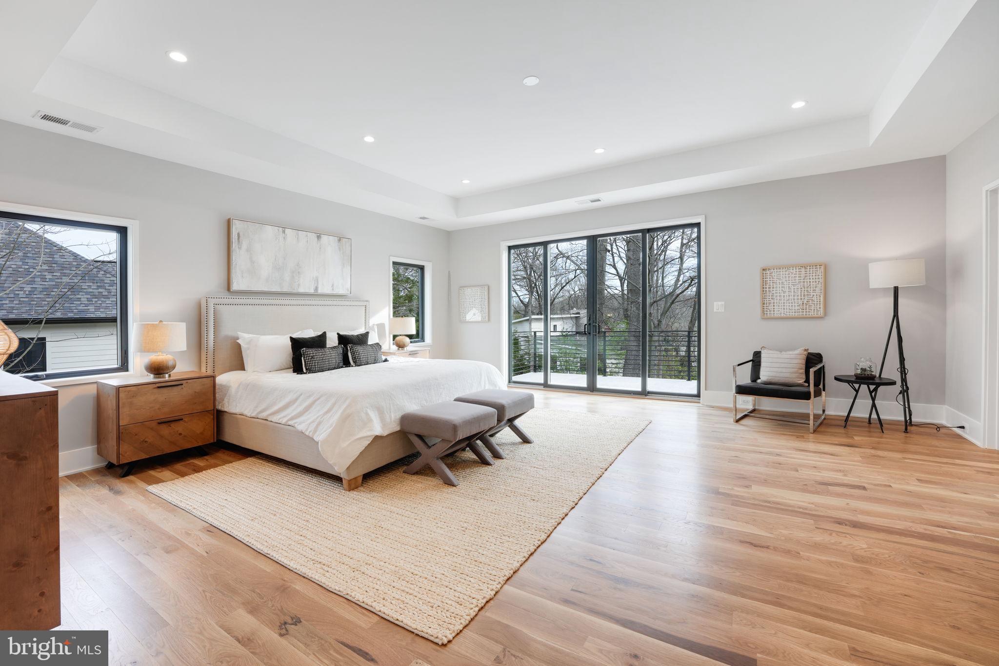 COUNTRY CLUB - Residential
