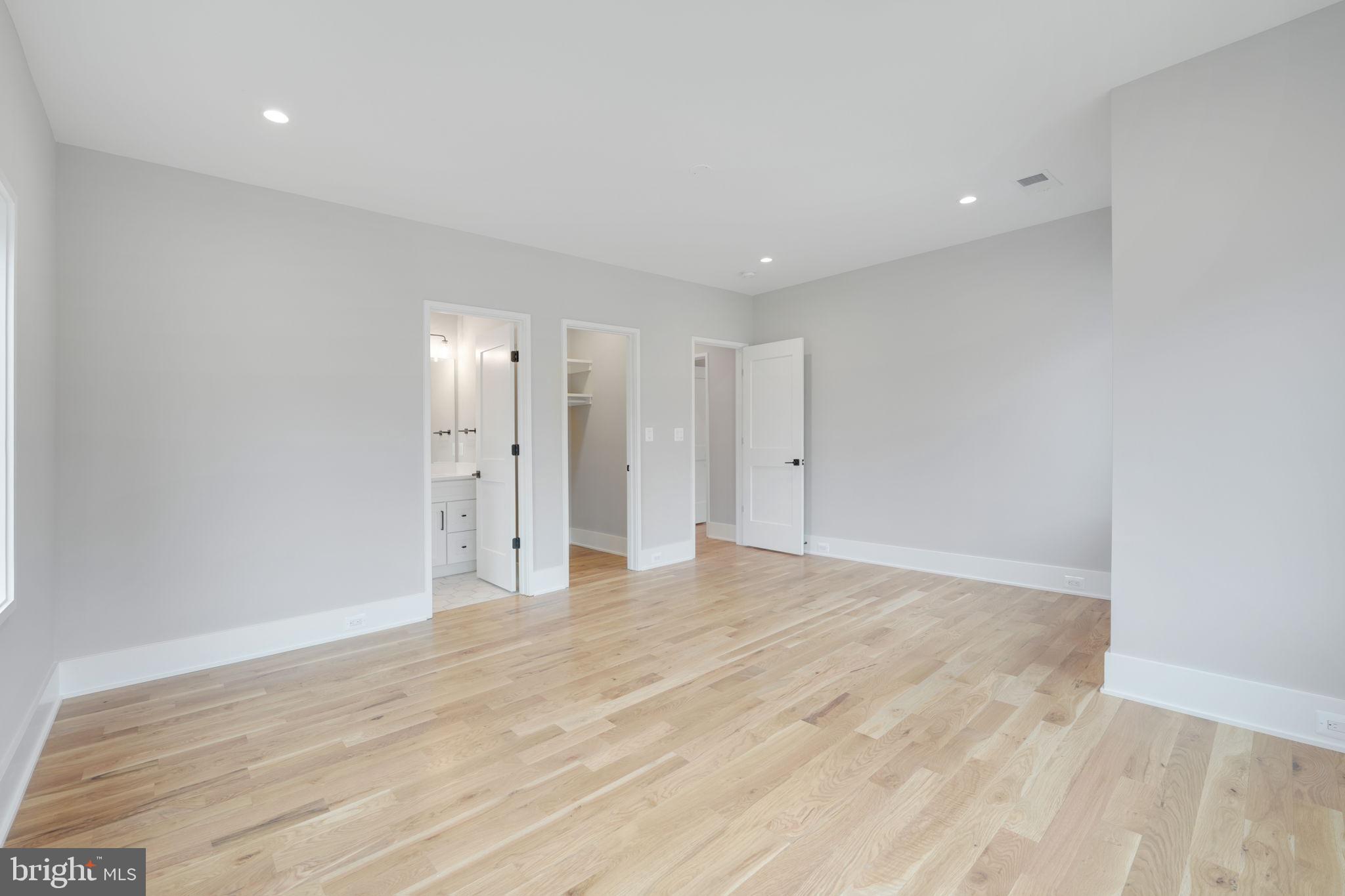 COUNTRY CLUB - Residential