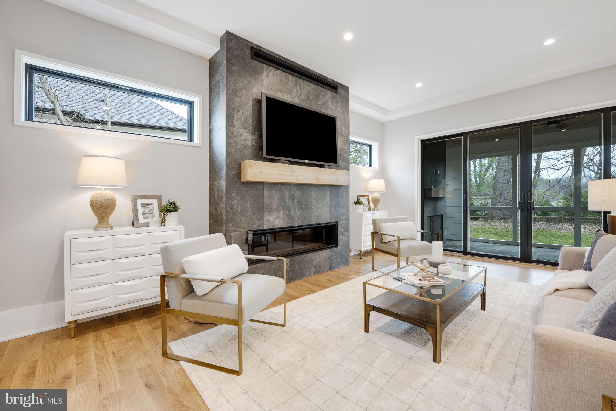 COUNTRY CLUB - Residential