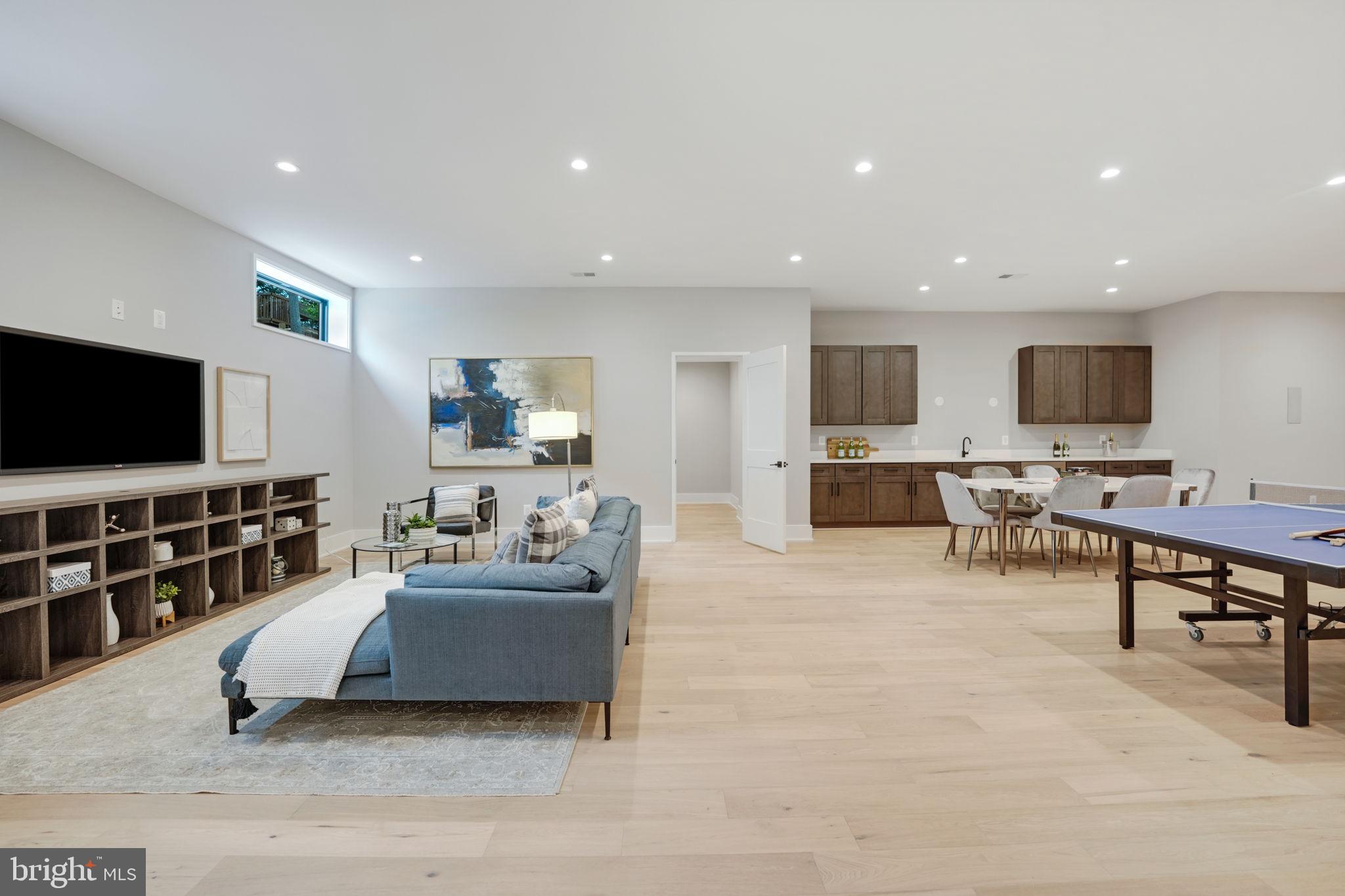 COUNTRY CLUB - Residential