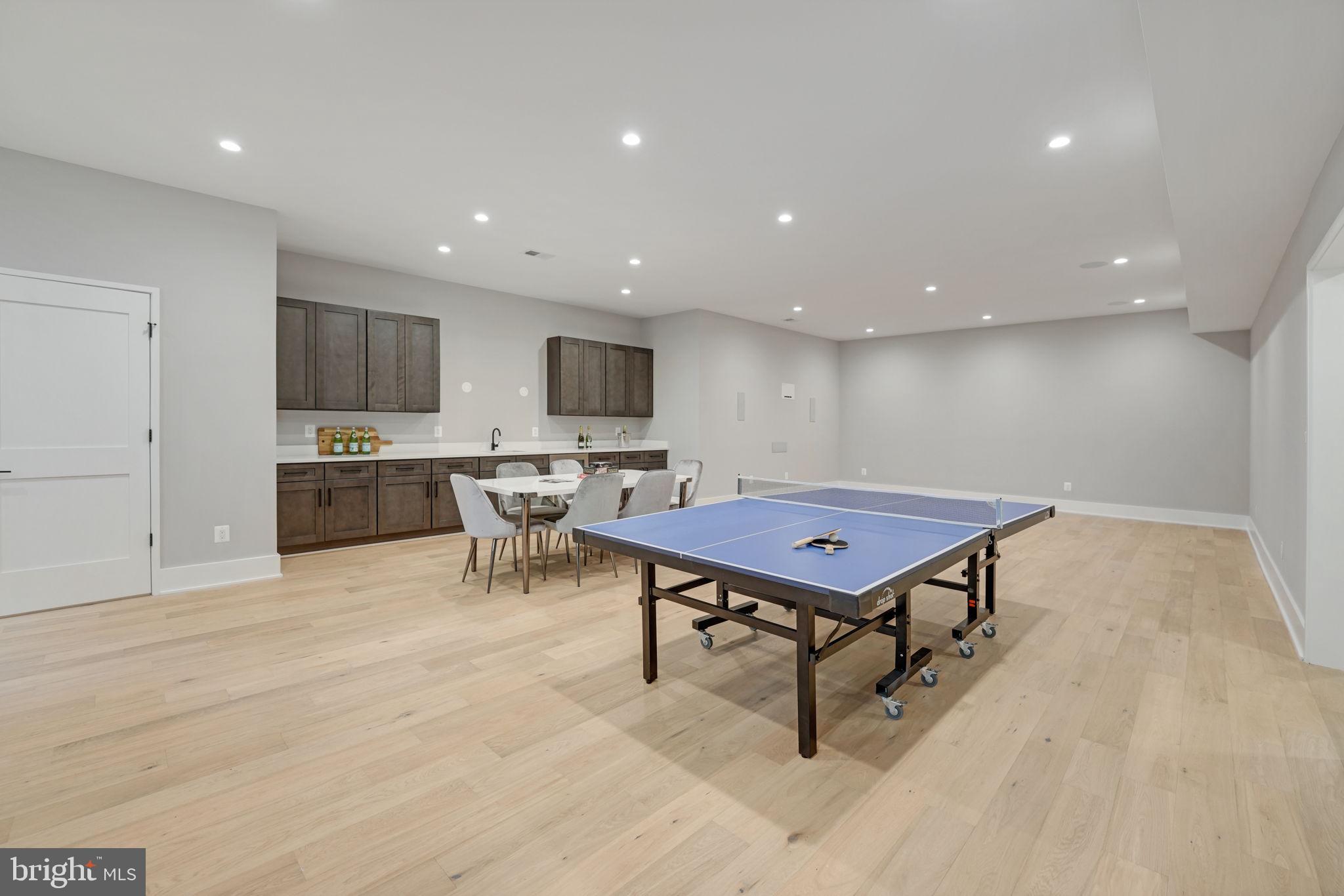COUNTRY CLUB - Residential
